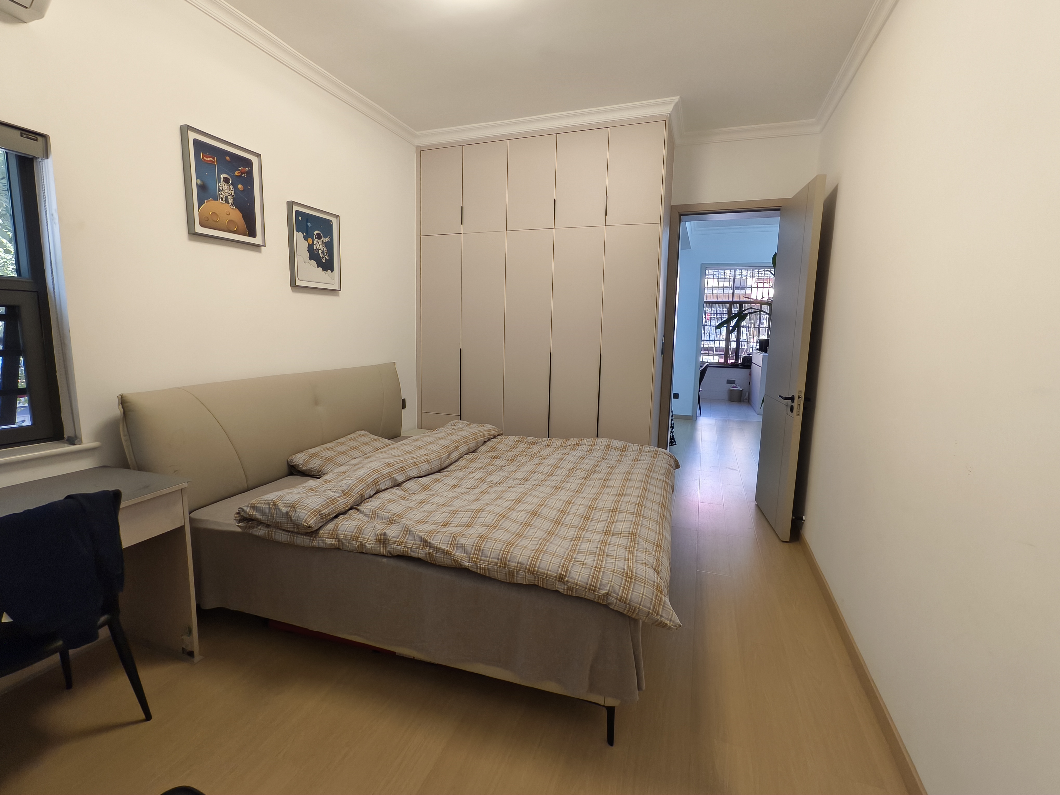 娄底市供销大院家属楼  3室2厅2卫    63.8万客厅