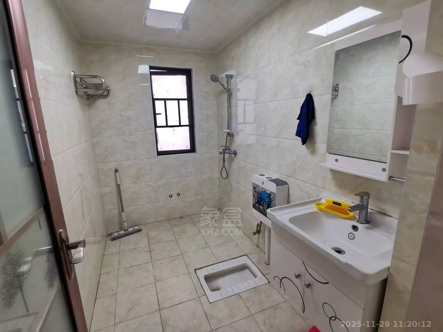 湘银星城  3室2厅2卫    2300.0元/月室内图