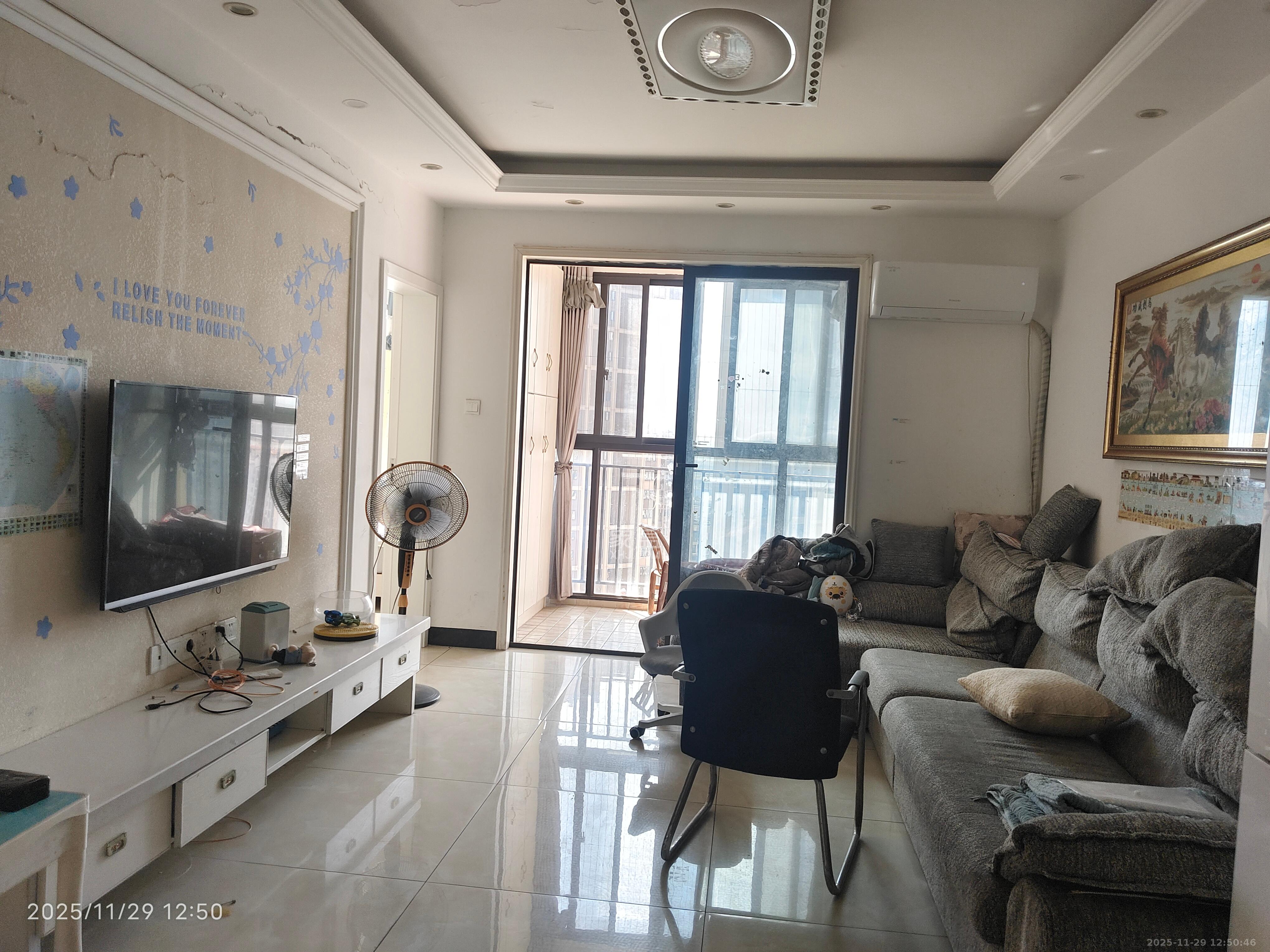 华润置地广场一期 3室2厅1卫 2000.0元/月 华润置地广场一期 3室2厅1卫 2000.0元/月室内图