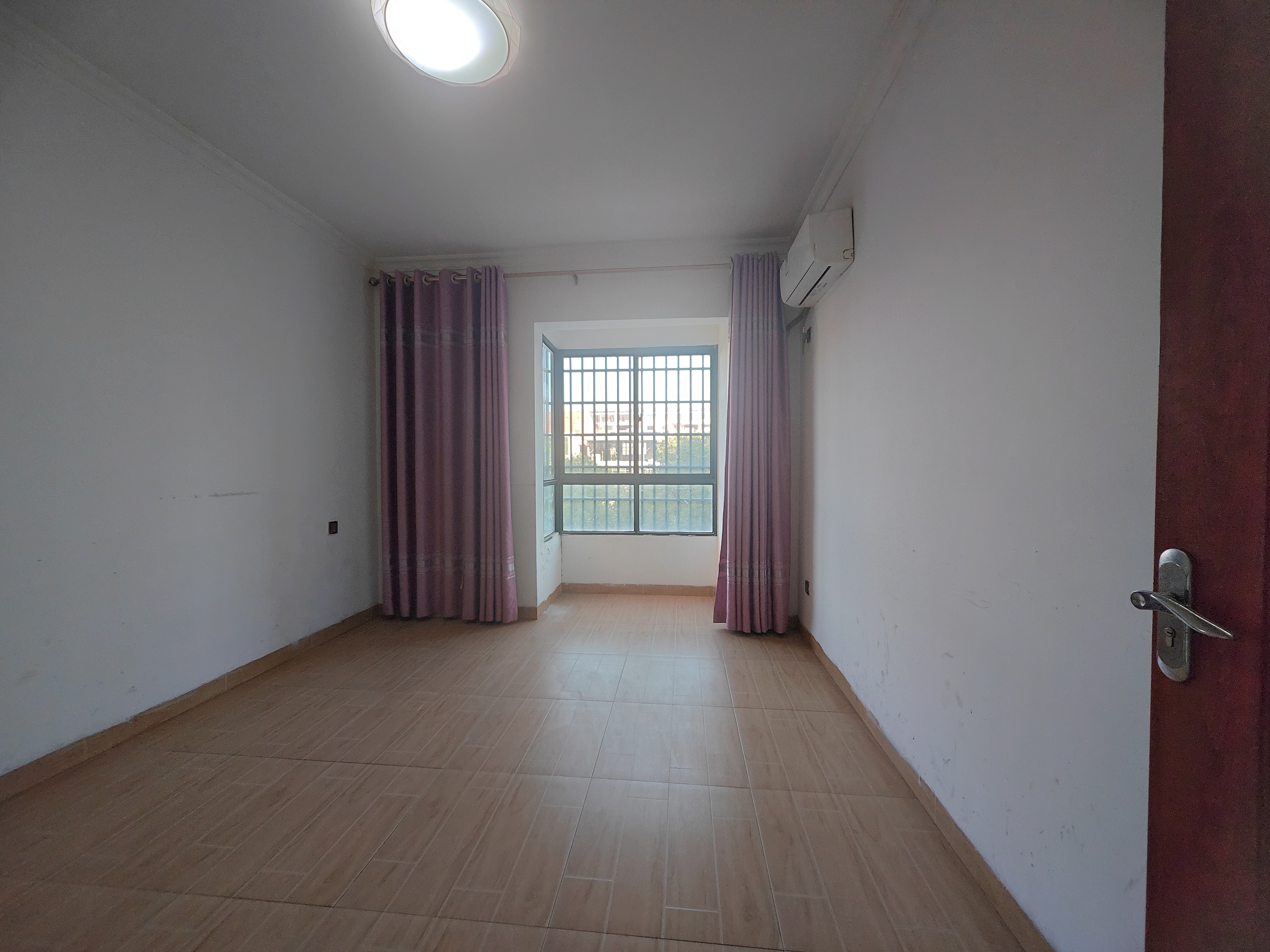 冠都现代城（冠都幸福彼岸）  3室2厅2卫    2500.0元/月室内图