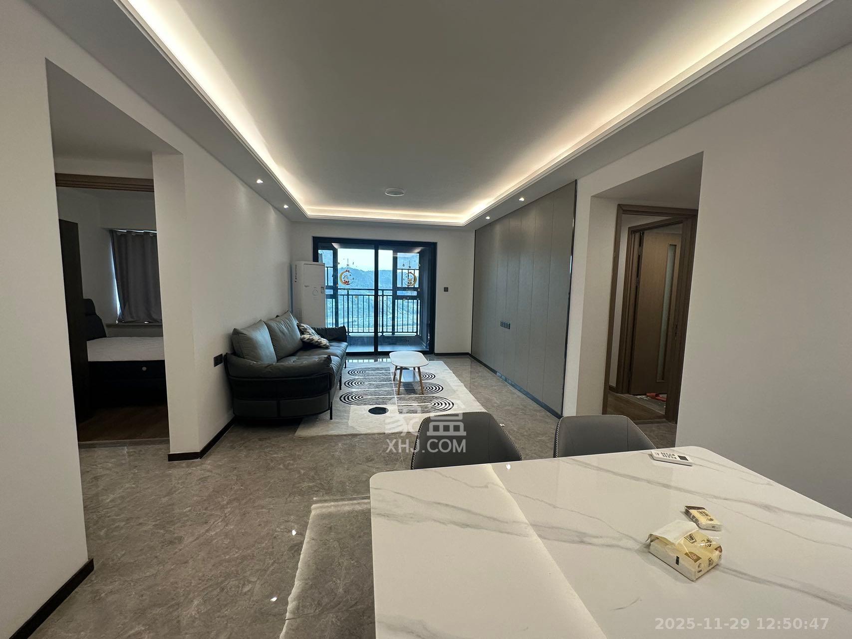 招商华发依云曦城  3室2厅2卫    2600.0元/月室内图