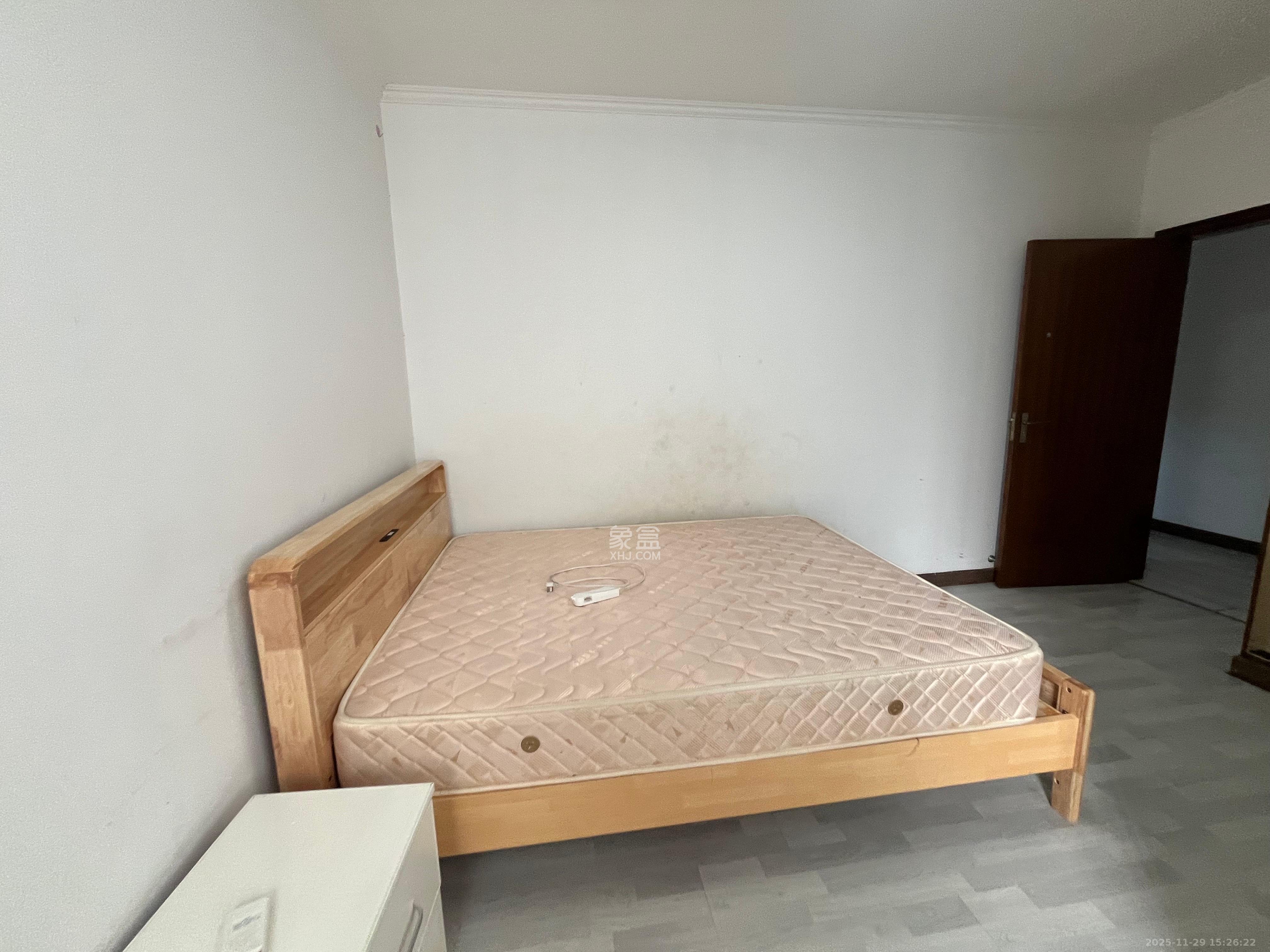 芙蓉苑 3室2厅2卫 2400.0元/月 芙蓉苑 3室2厅2卫 2400.0元/月室内图