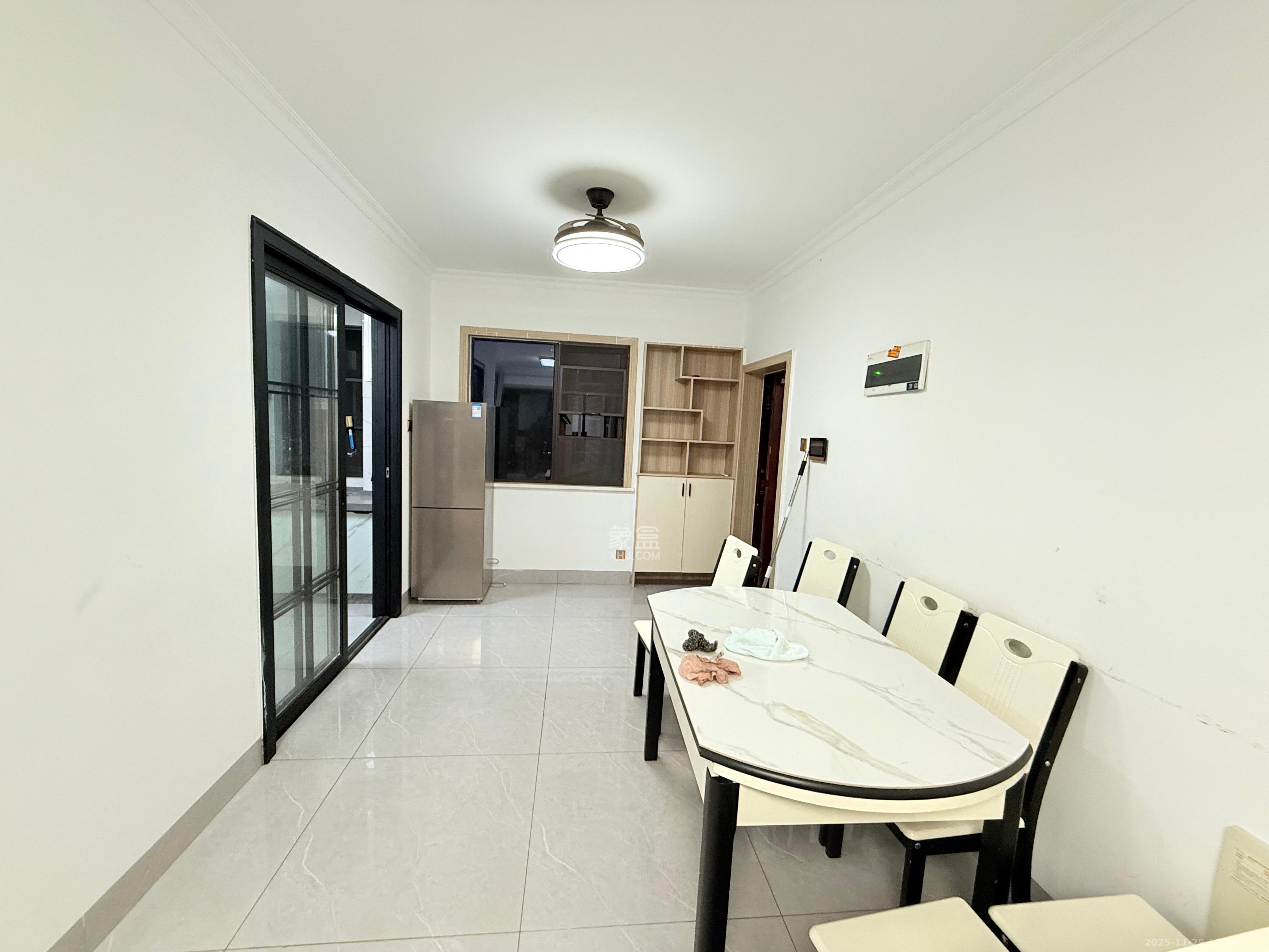 和润园三期 3室2厅1卫 2500.0元/月 和润园三期 3室2厅1卫 2500.0元/月室内图