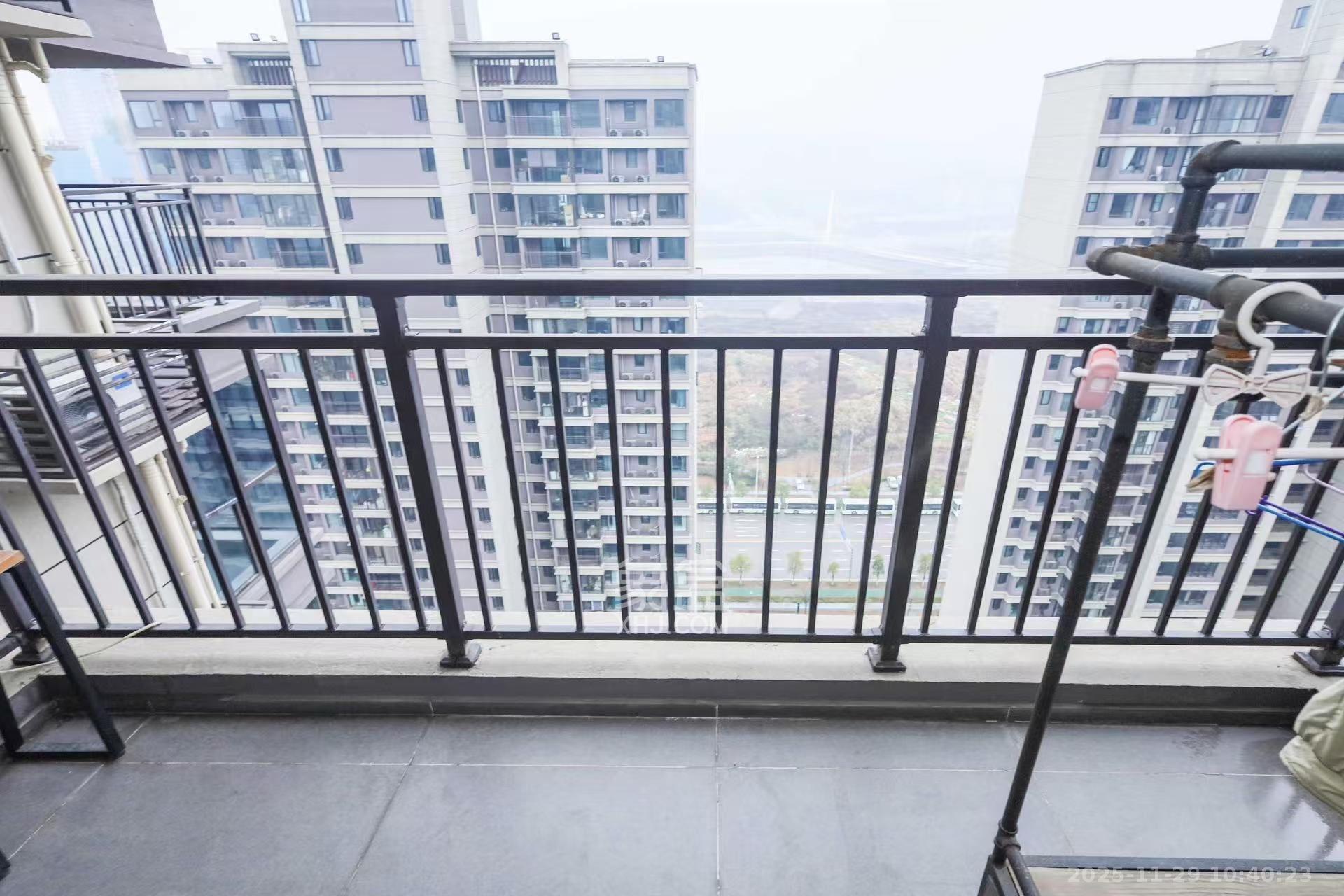 招商华发依云曦城  4室2厅2卫    2600.0元/月室内图