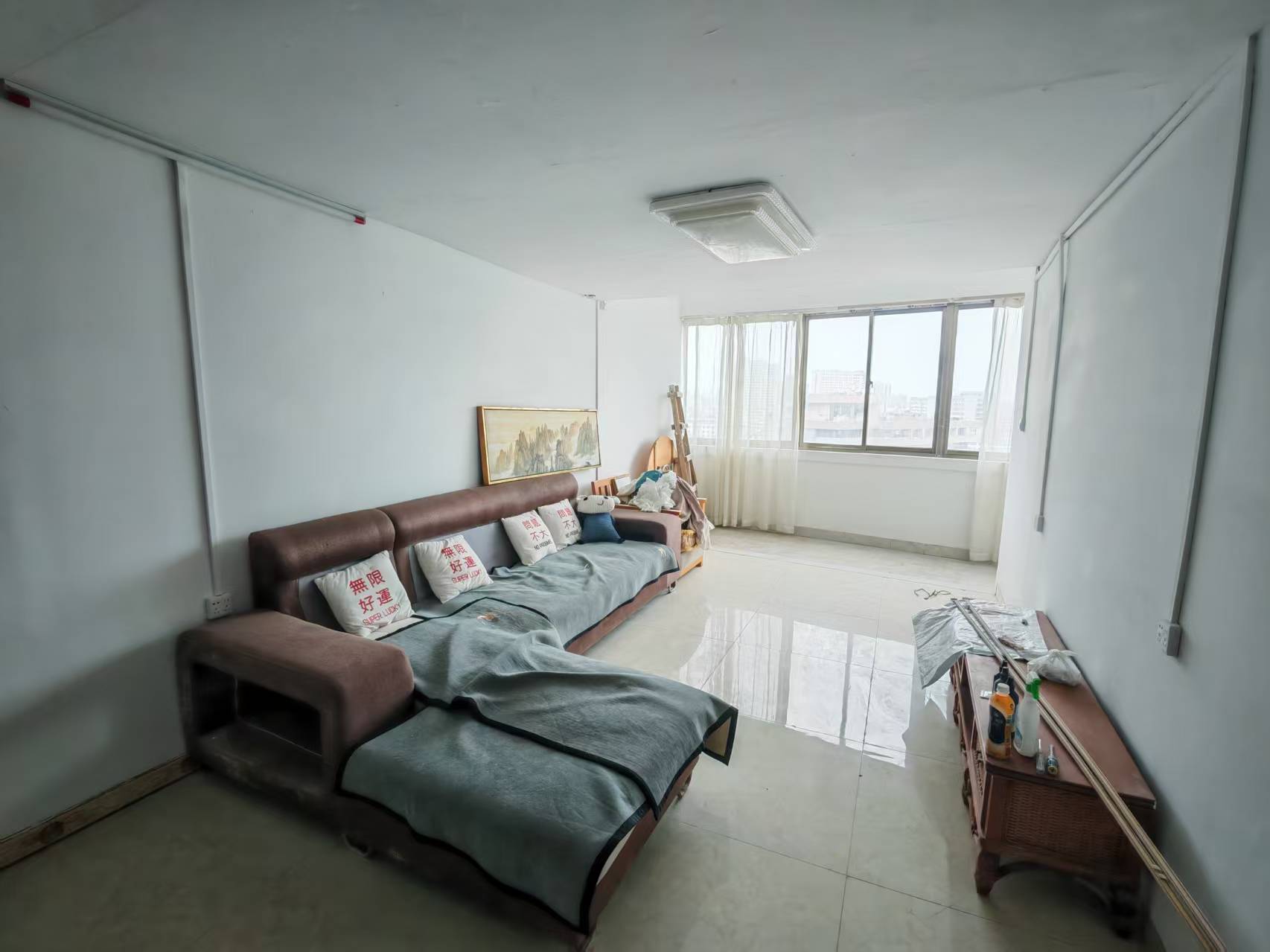 华发大厦  3室2厅1卫    2000.0元/月