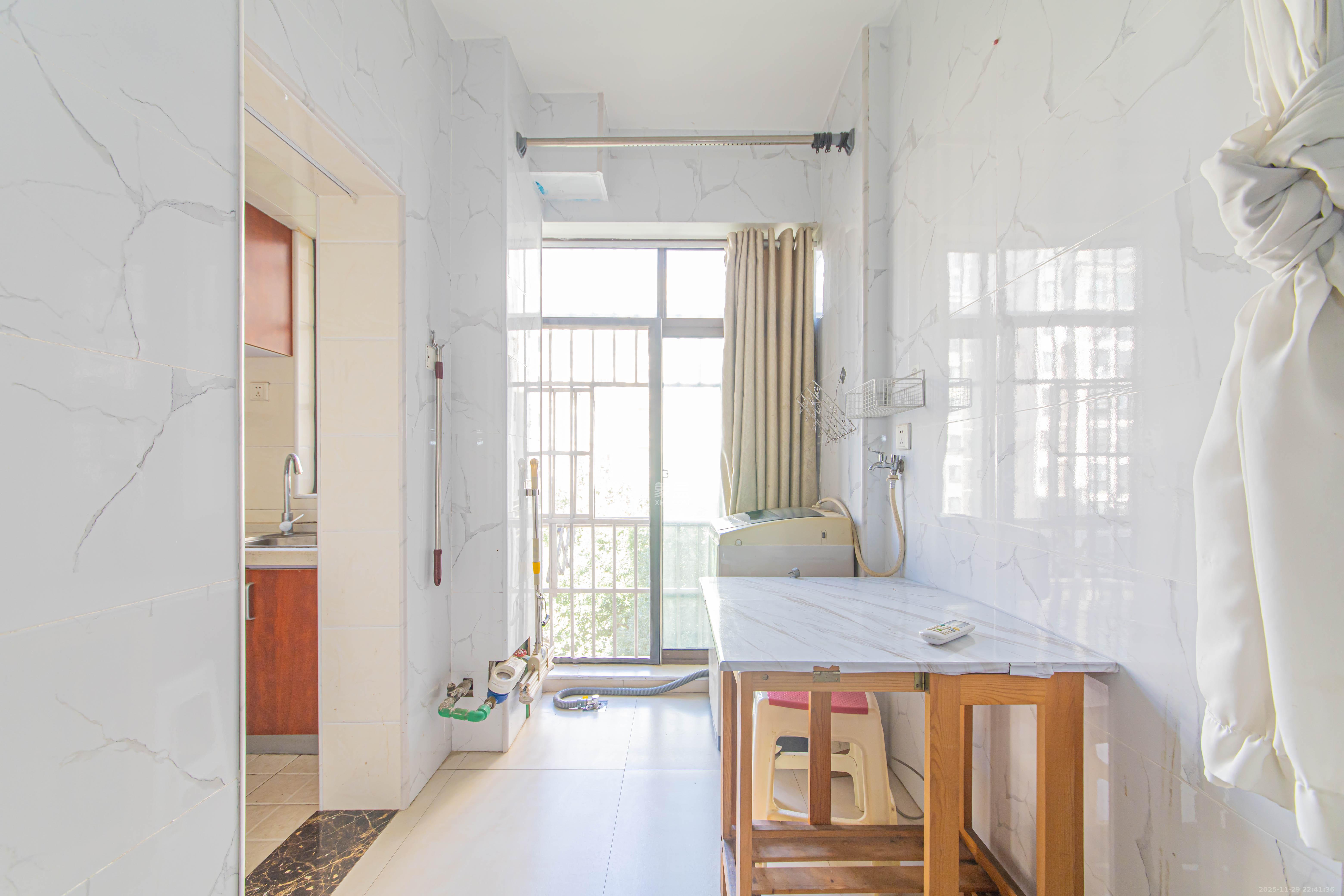 金房奥斯卡 1室1厅1卫 22.0万 金房奥斯卡 1室1厅1卫 22.0万阳台