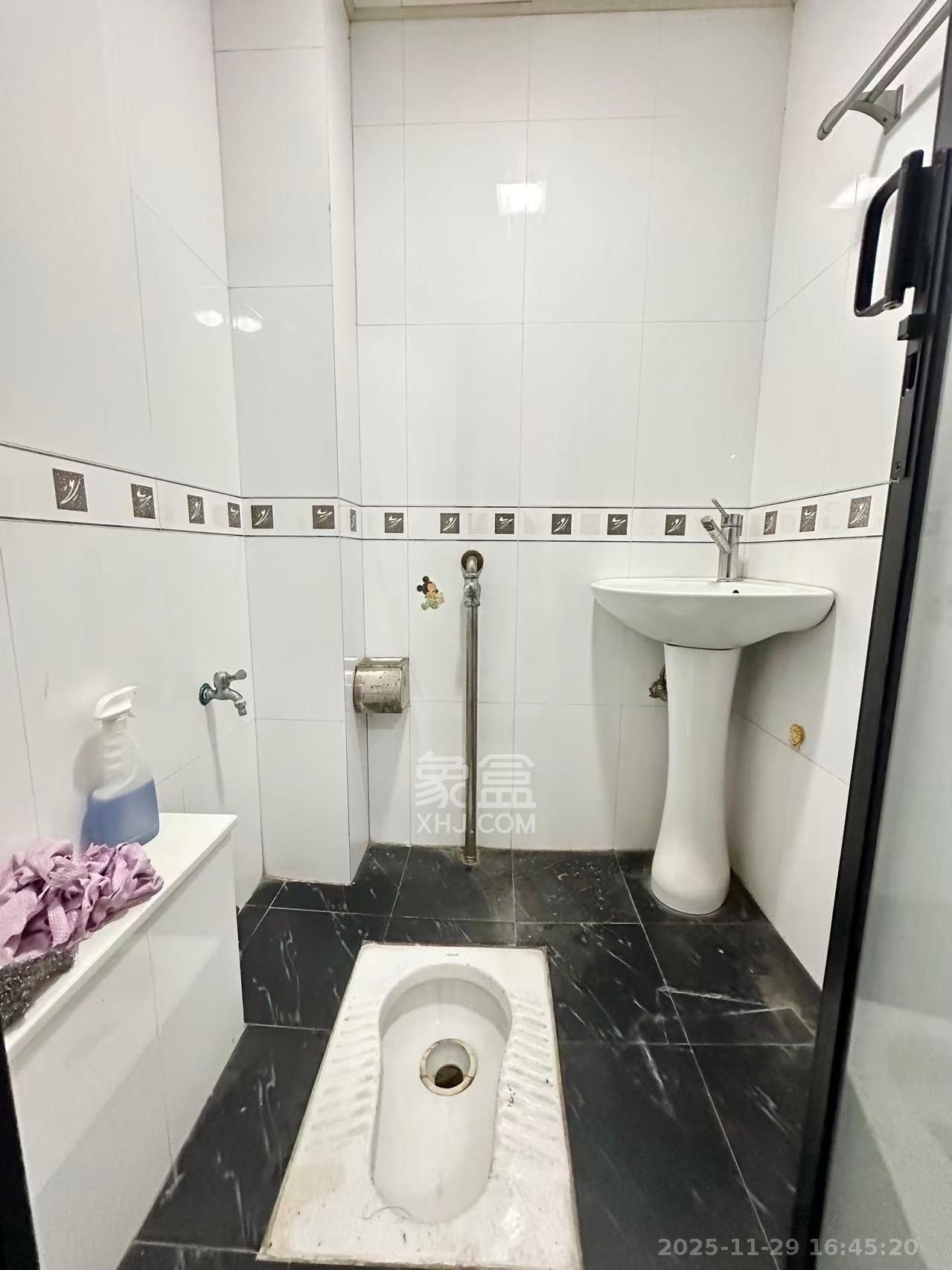 金帆小区 4室2厅2卫 2000.0元/月 金帆小区 4室2厅2卫 2000.0元/月室内图