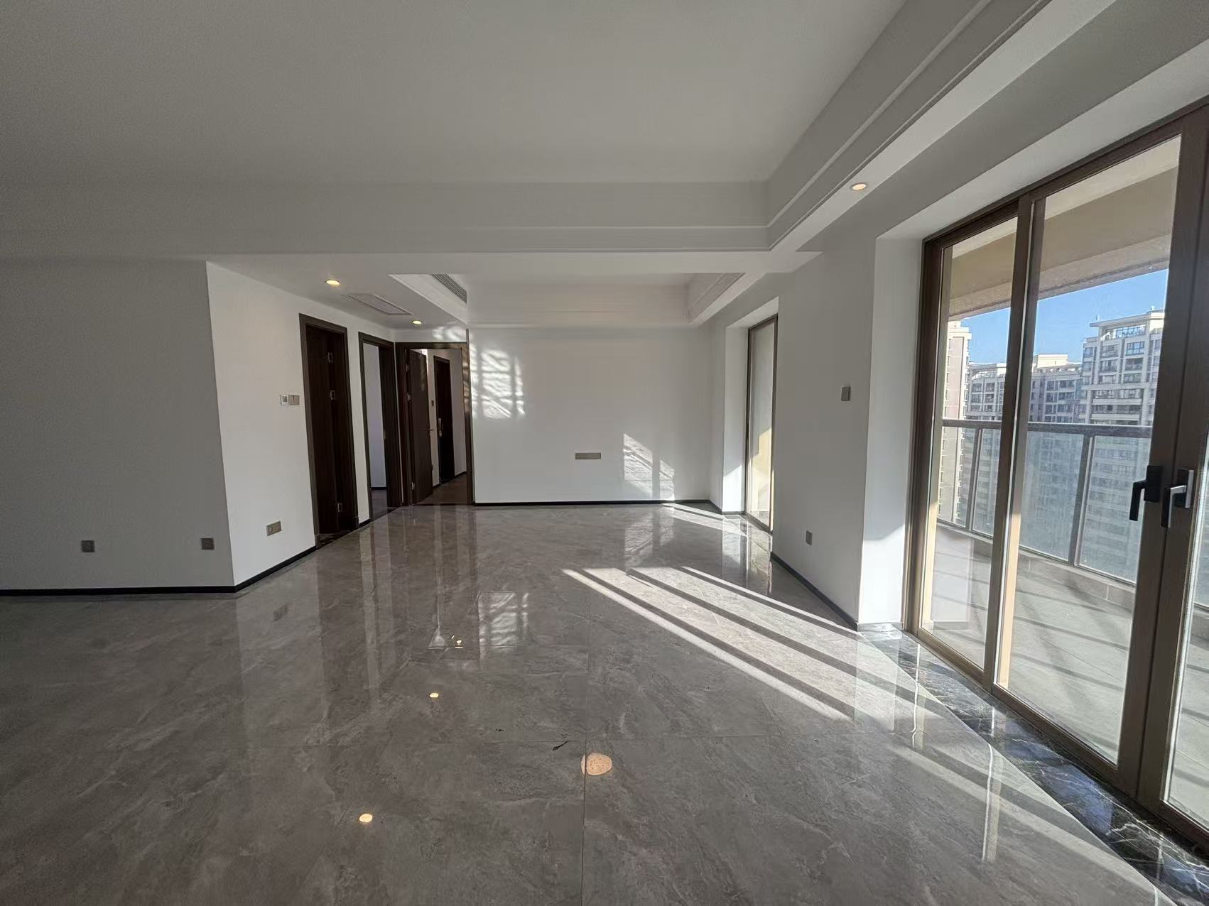 阳光金典（颐养公社阳光城二期）  3室2厅2卫    3200.0元/月室内图1