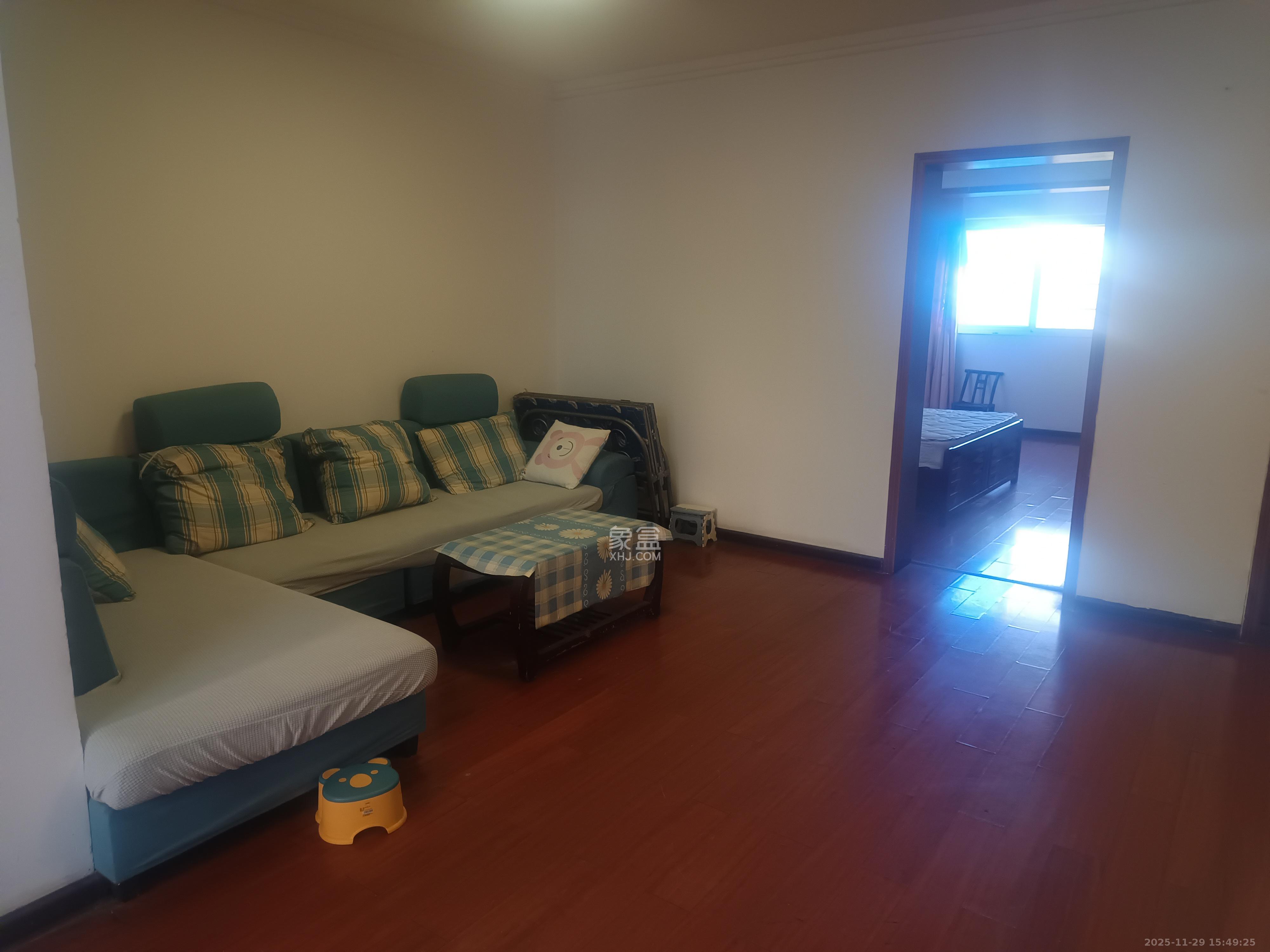 岳银小区(一二三五村) 2室2厅1卫 2000.0元/月 岳银小区(一二三五村) 2室2厅1卫 2000.0元/月室内图