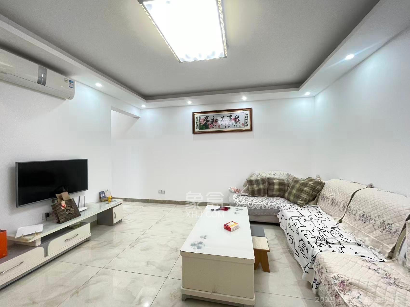 君悦紫园  1室1厅1卫    2300.0元/月