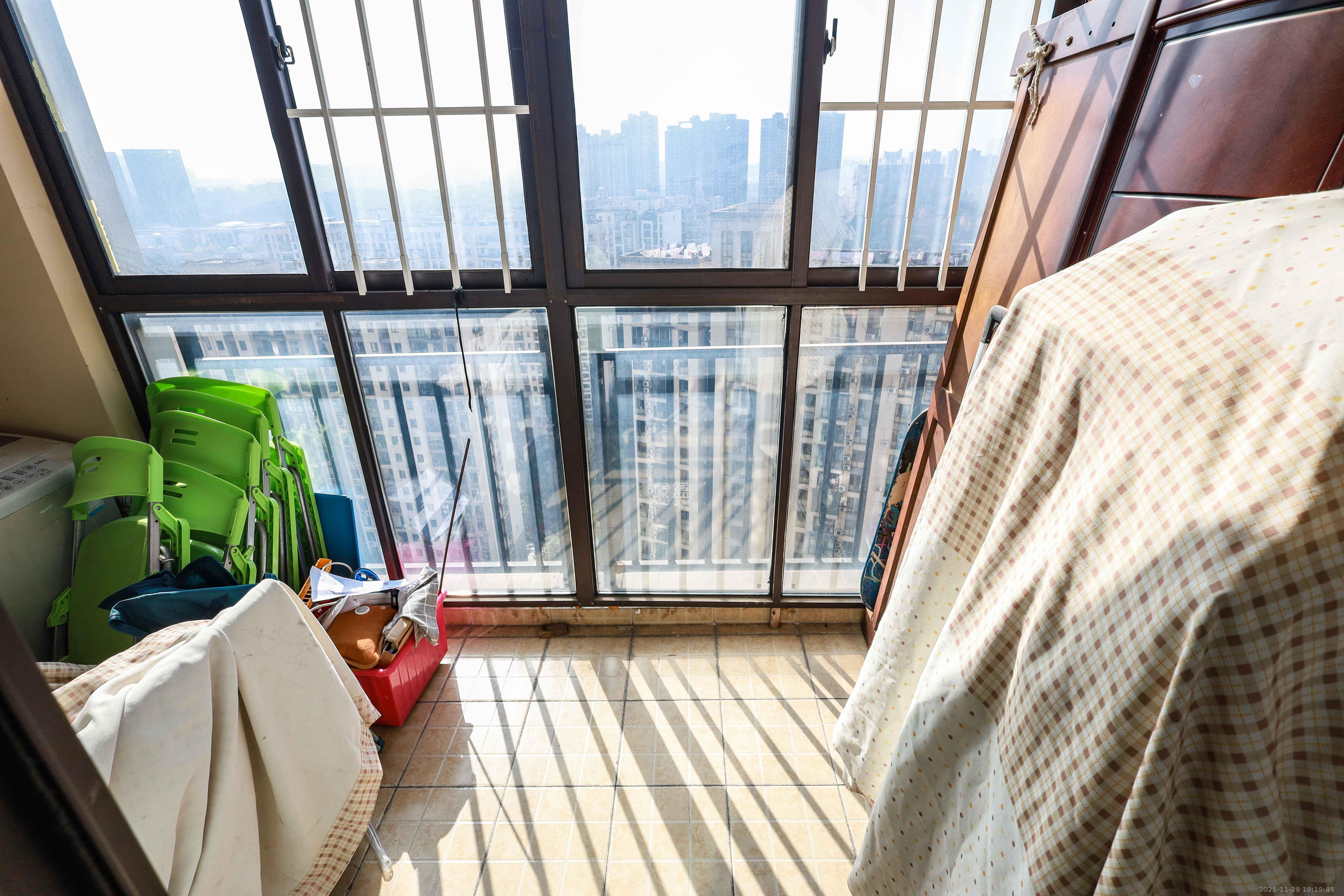 卓越蔚蓝海岸三期 1室2厅1卫 58.0万 卓越蔚蓝海岸三期 1室2厅1卫 58.0万阳台