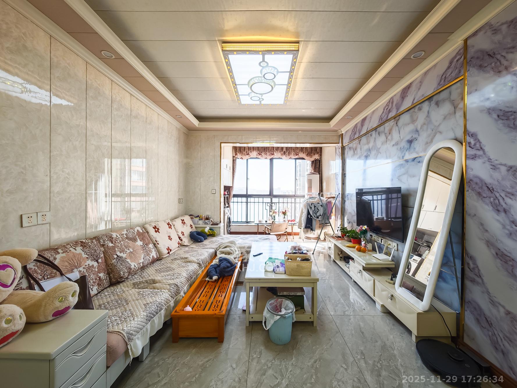 绿地海外滩一期  3室1厅1卫    49.0万