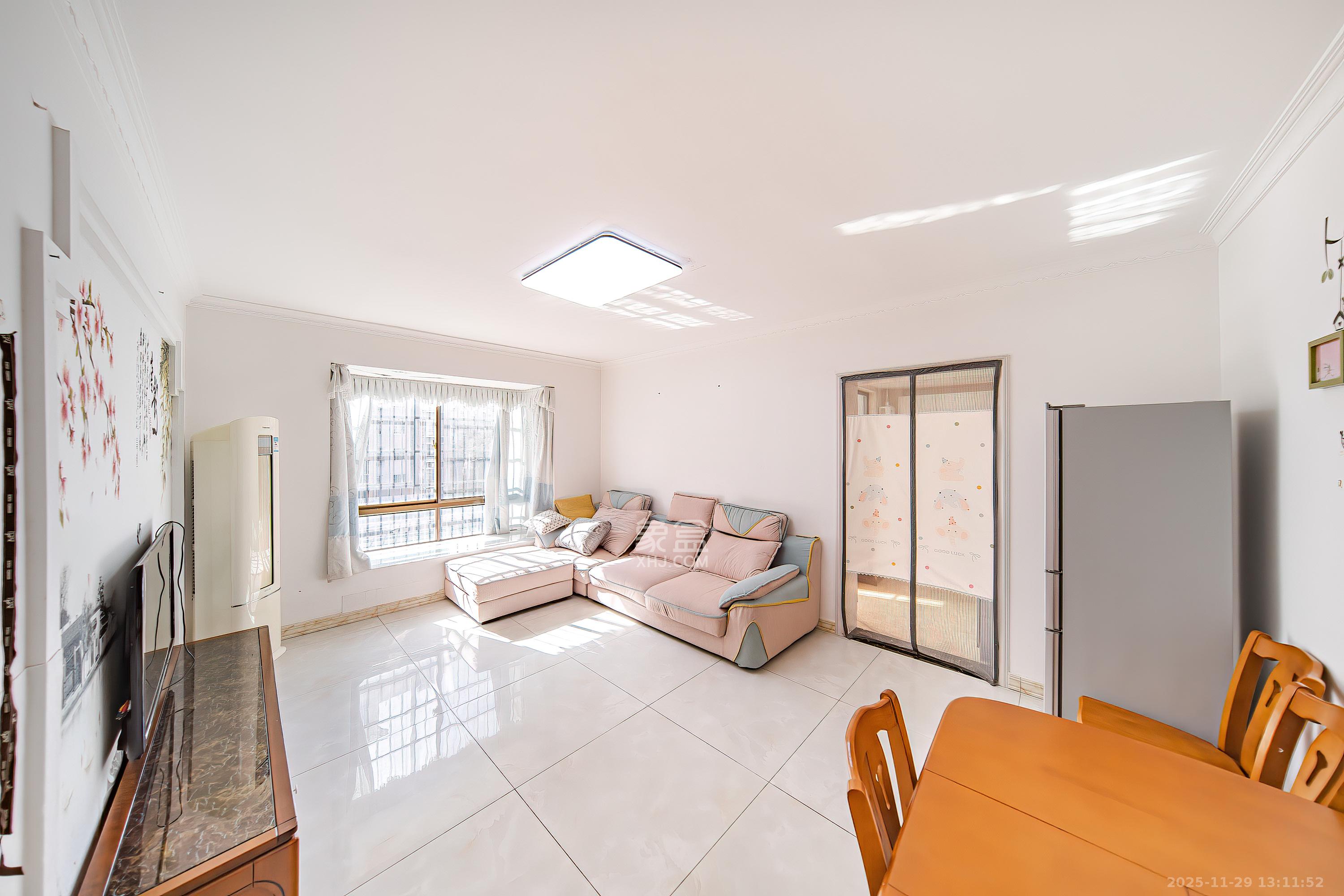 四方水岸(世方水岸)  1室2厅1卫    69.8万客厅