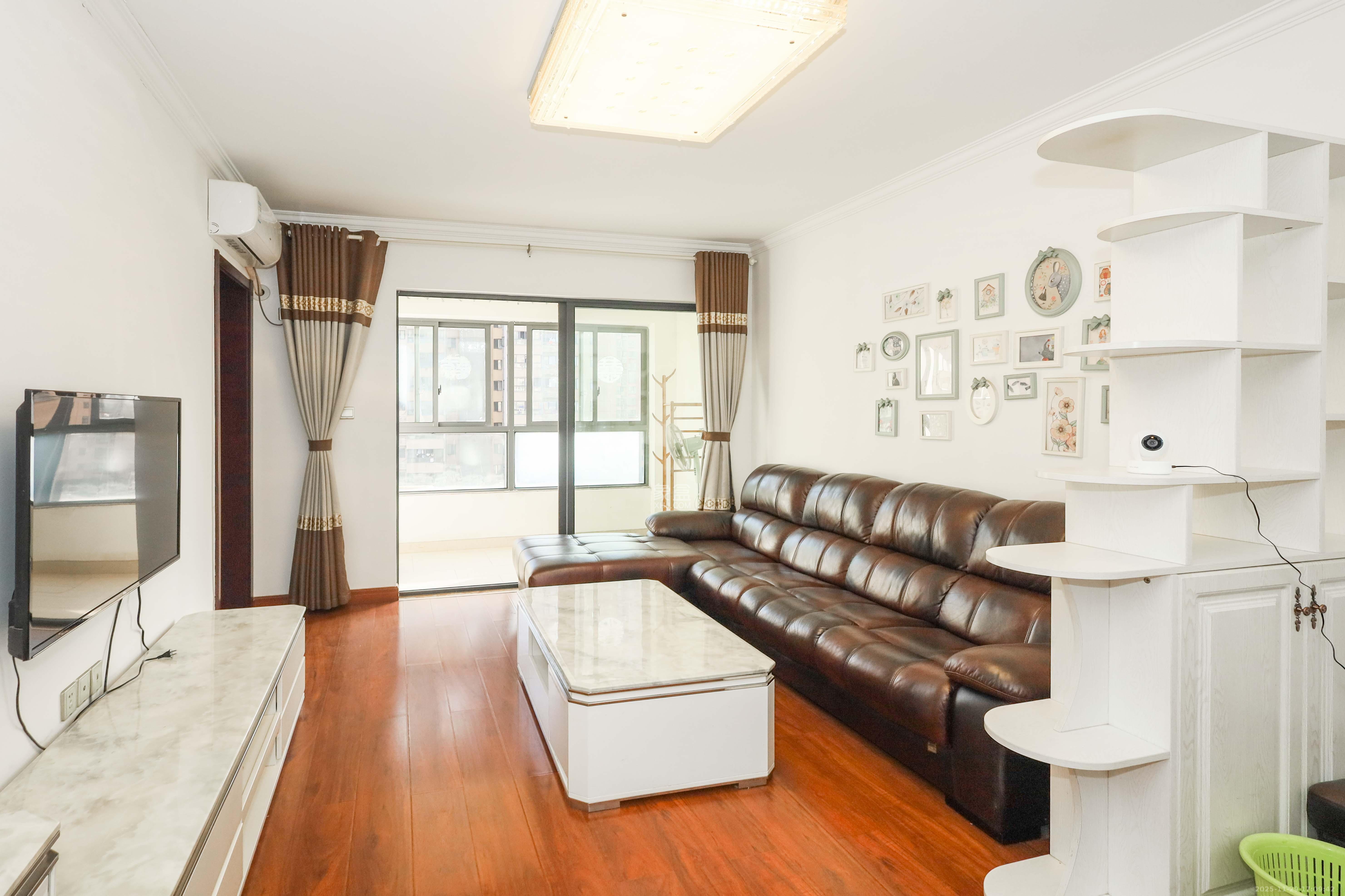 好莱城(弘德西街) 2室2厅1卫 65.8万 好莱城(弘德西街) 2室2厅1卫 65.8万客厅