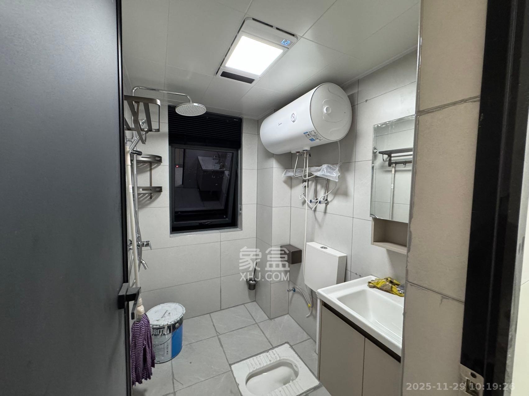 莲馨苑  1室0厅0卫    2000.0元/月