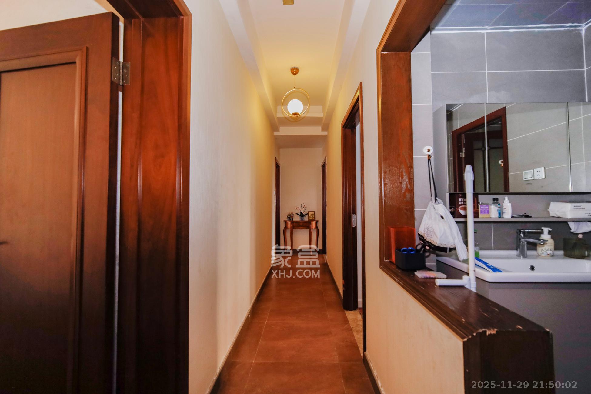 上海城小区  4室2厅2卫    139.0万其他