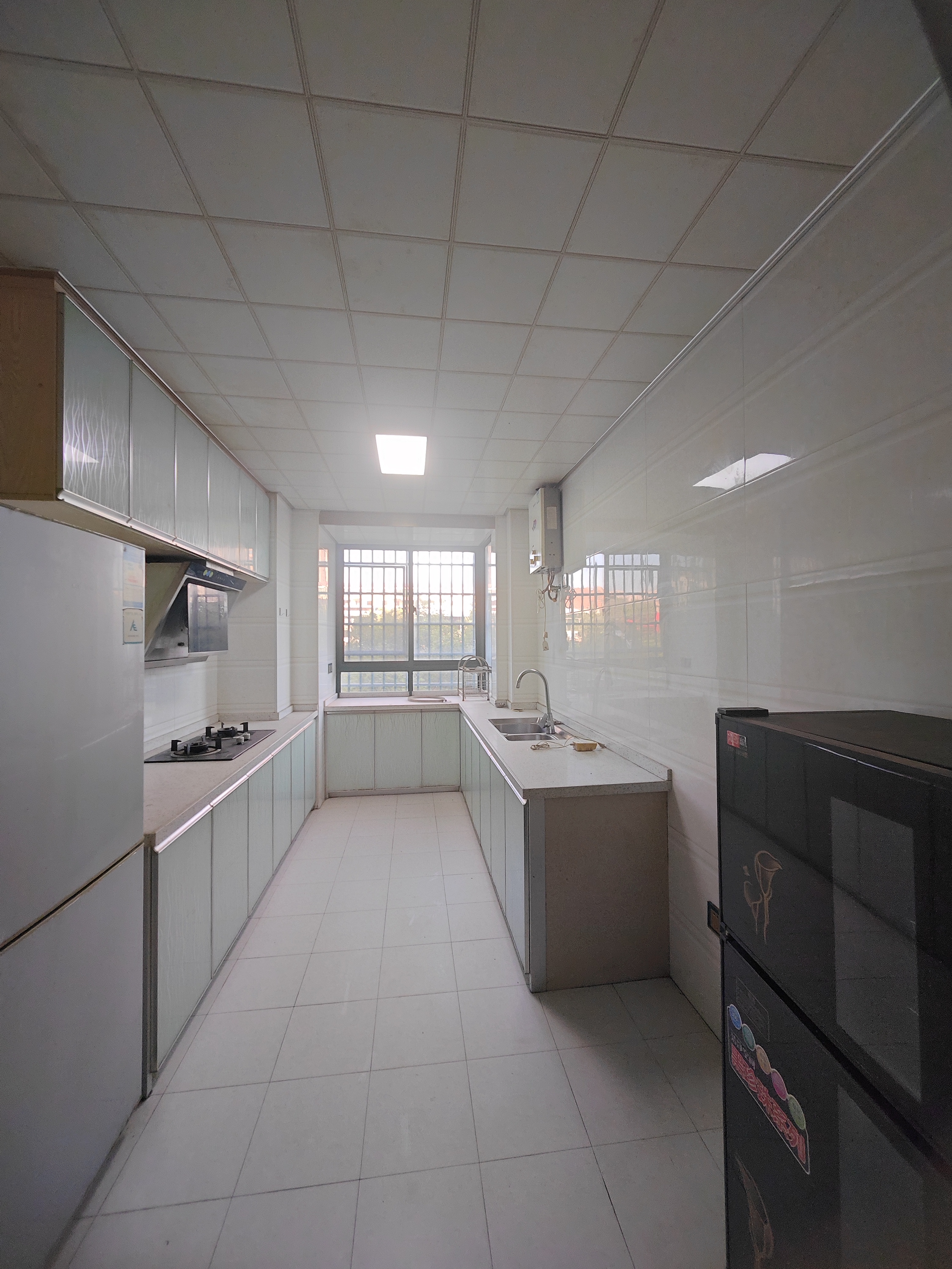 冠都现代城(冠都幸福彼岸) 3室2厅2卫 2500.0元/月 冠都现代城(冠都幸福彼岸) 3室2厅2卫 2500.0元/月室内图