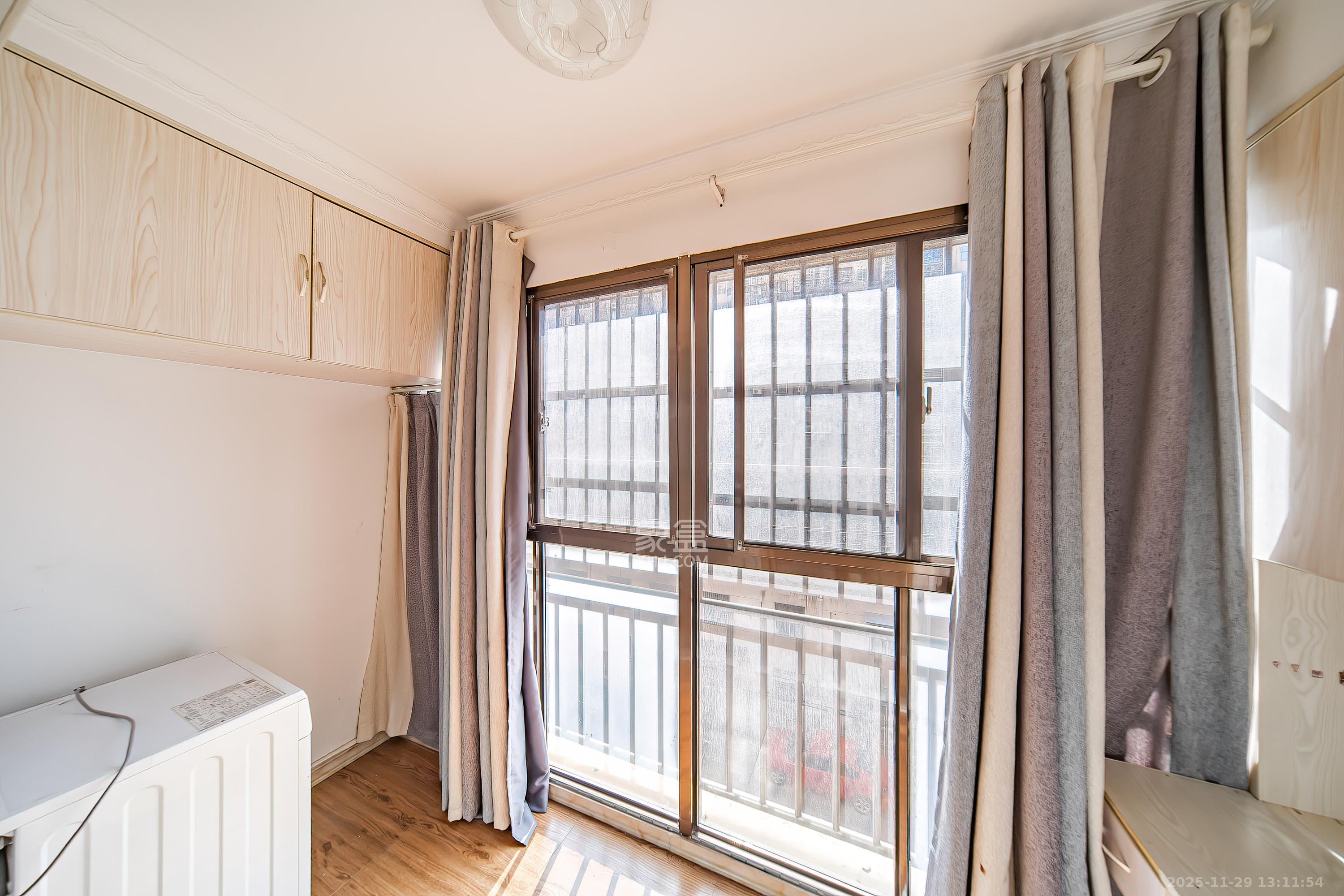 四方水岸(世方水岸) 1室2厅1卫 69.8万 四方水岸(世方水岸) 1室2厅1卫 69.8万阳台