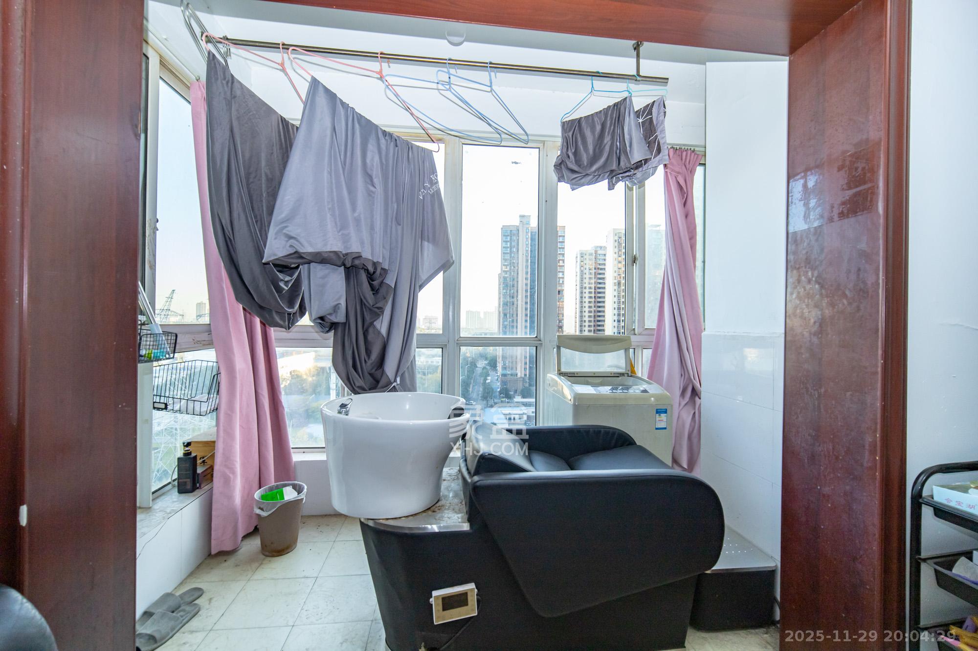 时代星城  1室2厅1卫    37.8万阳台