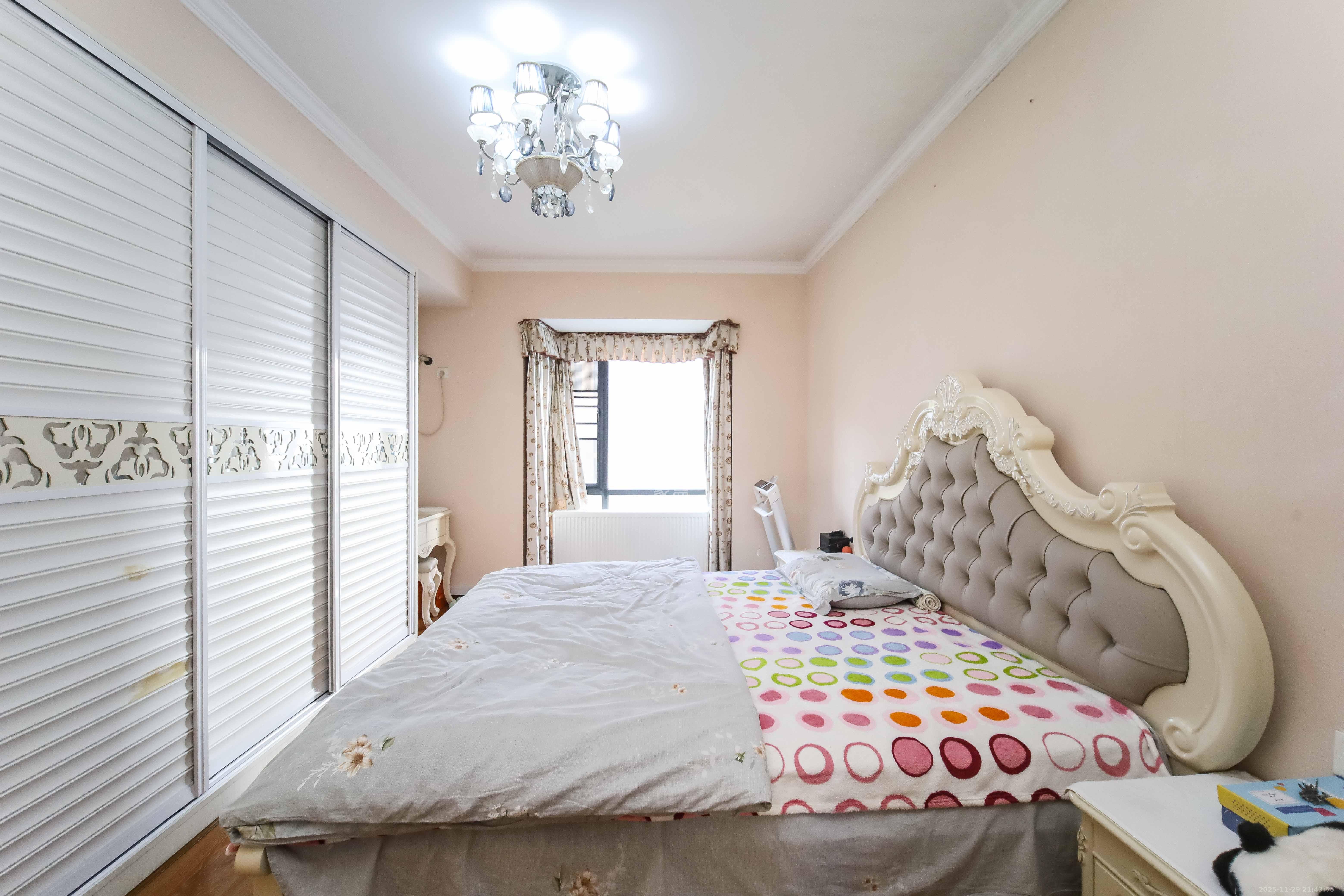 辉煌国际城一期  3室2厅2卫    110.0万卧室