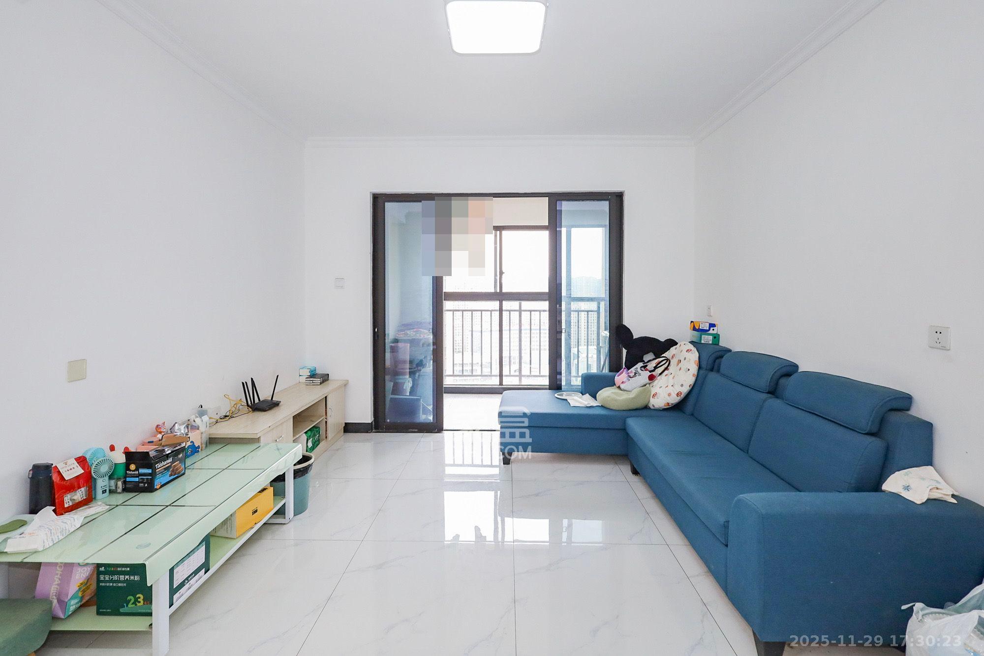 光明E城  3室2厅1卫    2000.0元/月