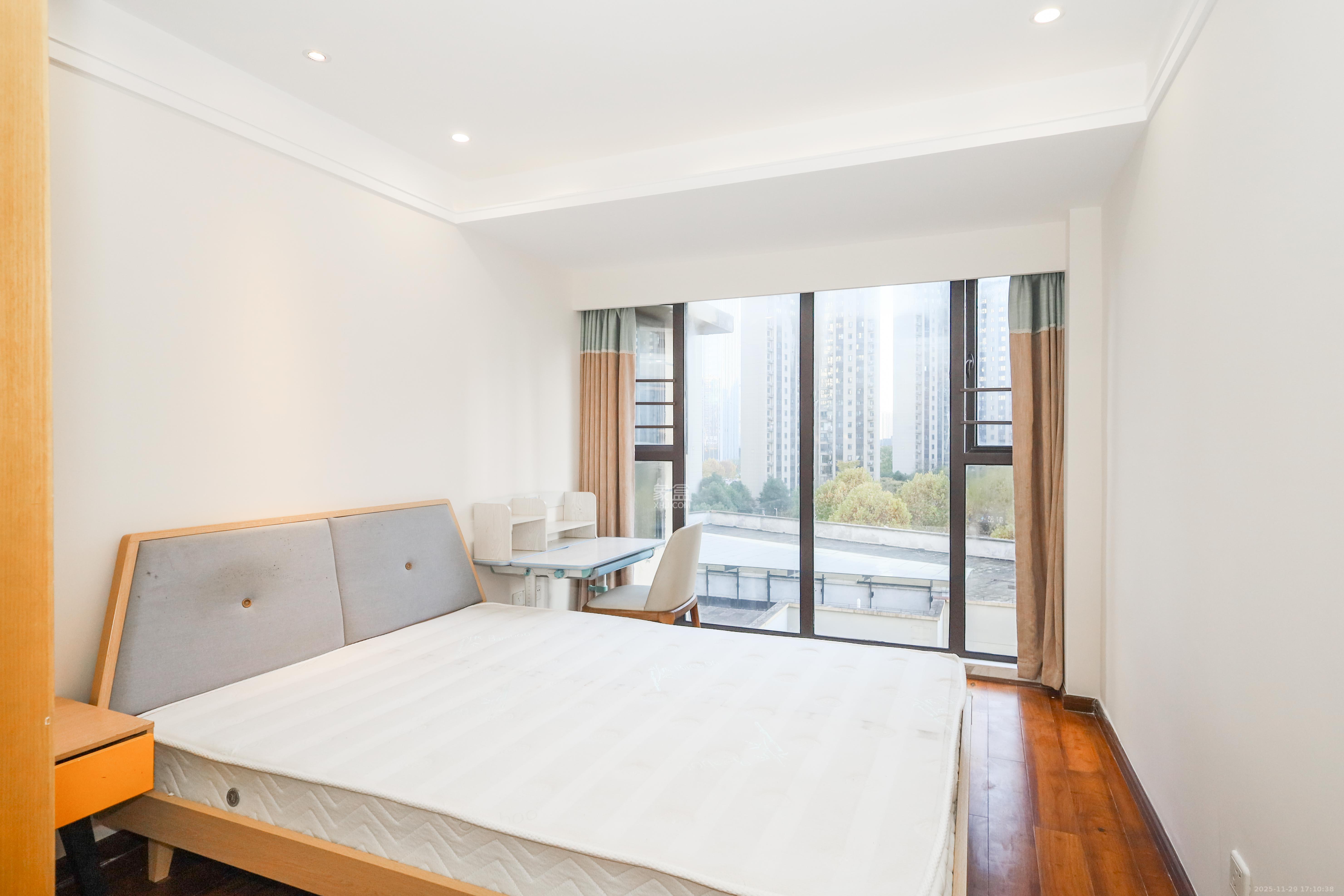 和泓梅溪四季 3室2厅2卫 135.0万 和泓梅溪四季 3室2厅2卫 135.0万卧室