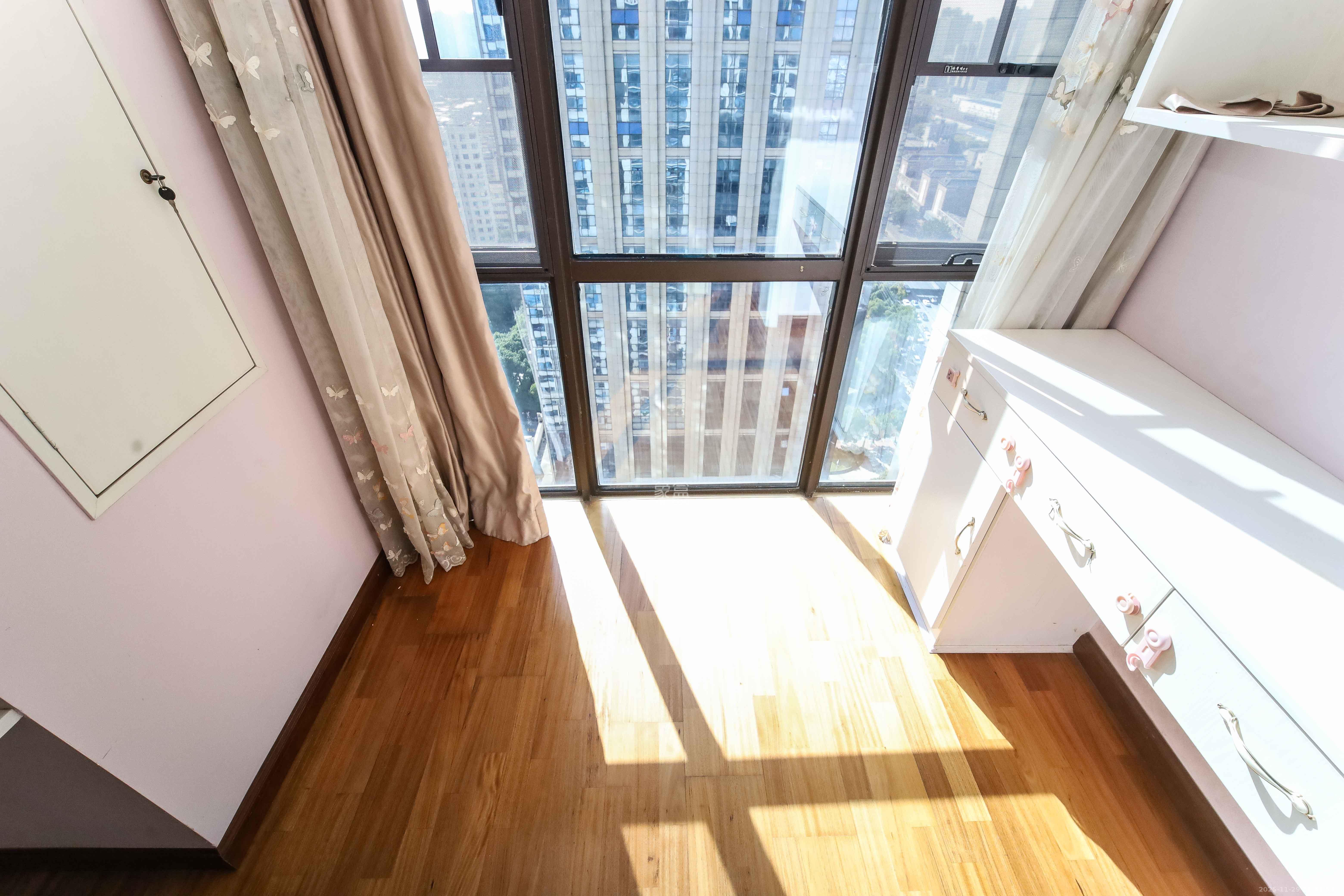 天下一家  1室2厅1卫    98.0万阳台