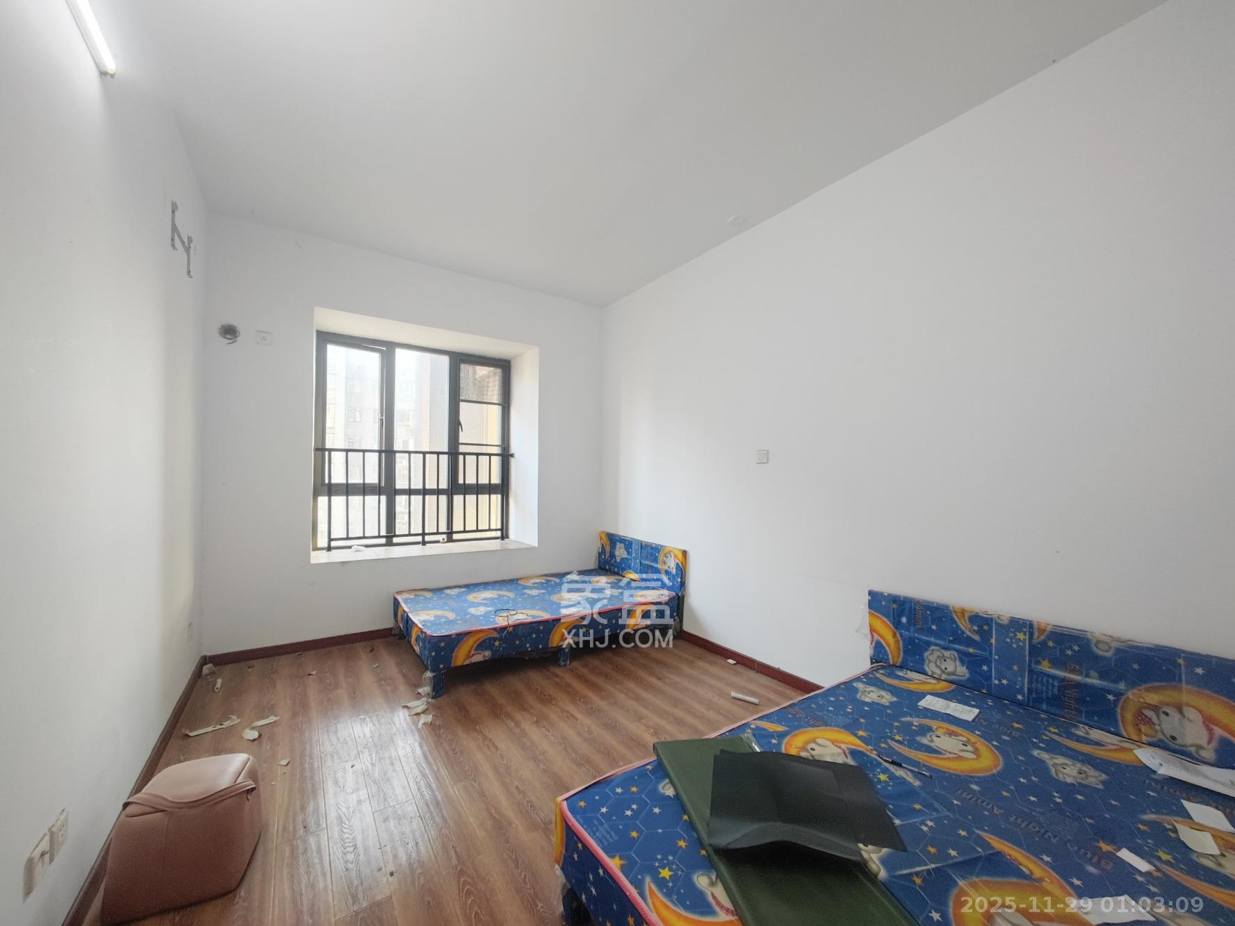 颐和佳园 4室2厅2卫 135.0万 颐和佳园 4室2厅2卫 135.0万卧室