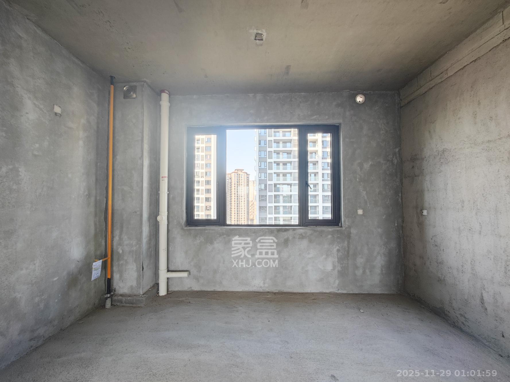 远洋红星天铂二期  4室2厅3卫    218.0万厨房