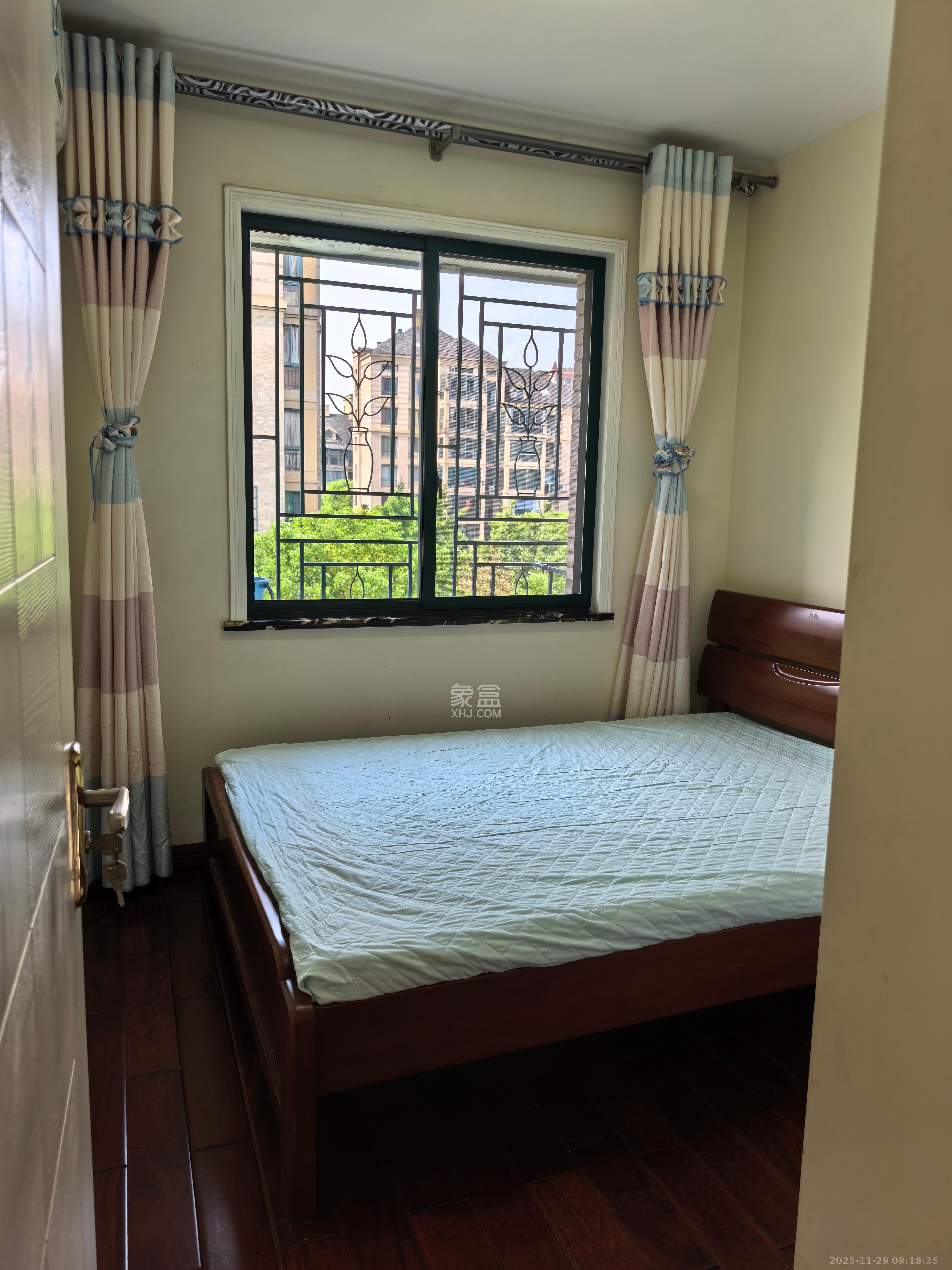 星城世家 4室2厅2卫 4500.0元/月 星城世家 4室2厅2卫 4500.0元/月室内图