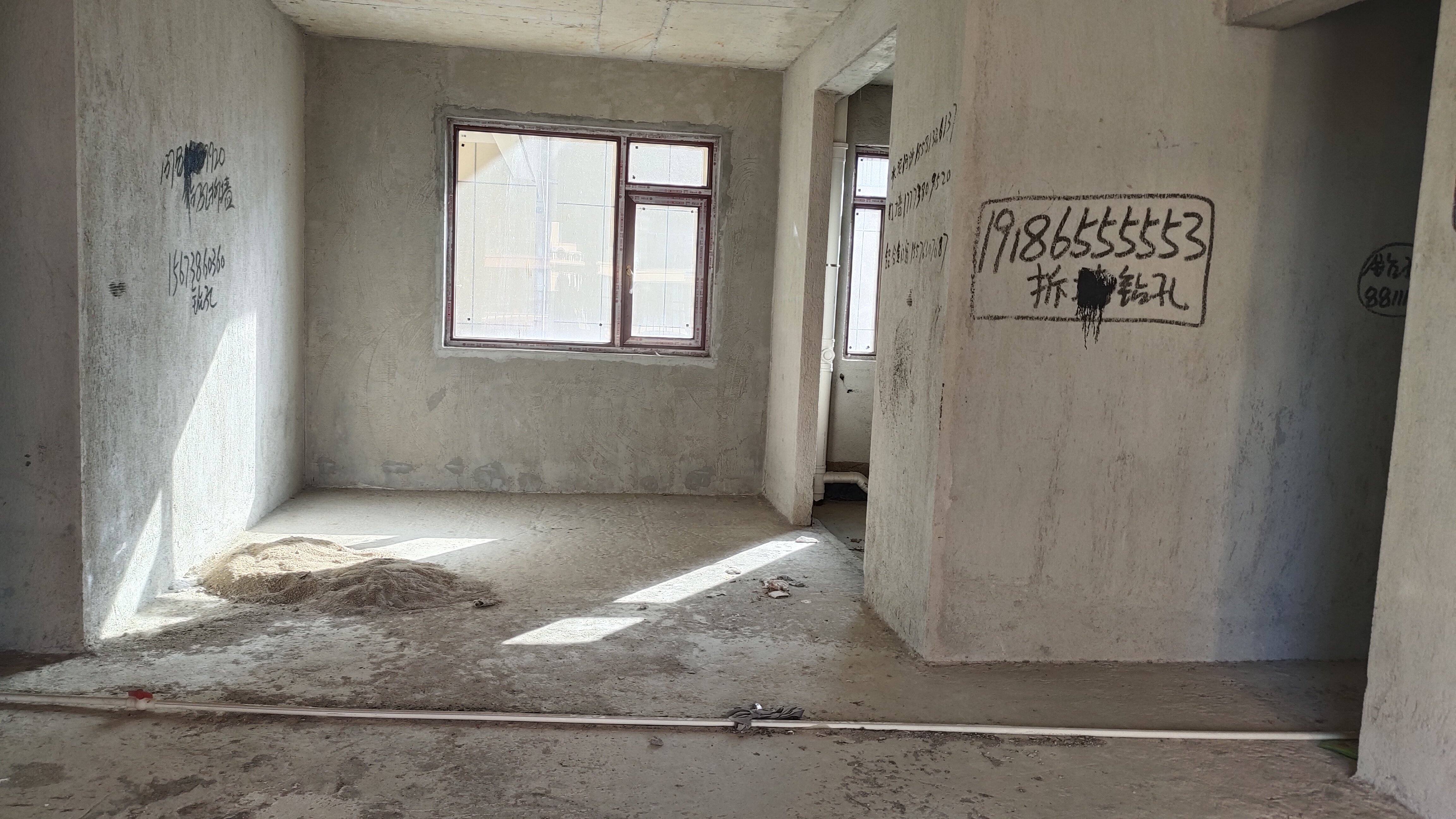 石化大院  4室2厅2卫    69.8万客厅