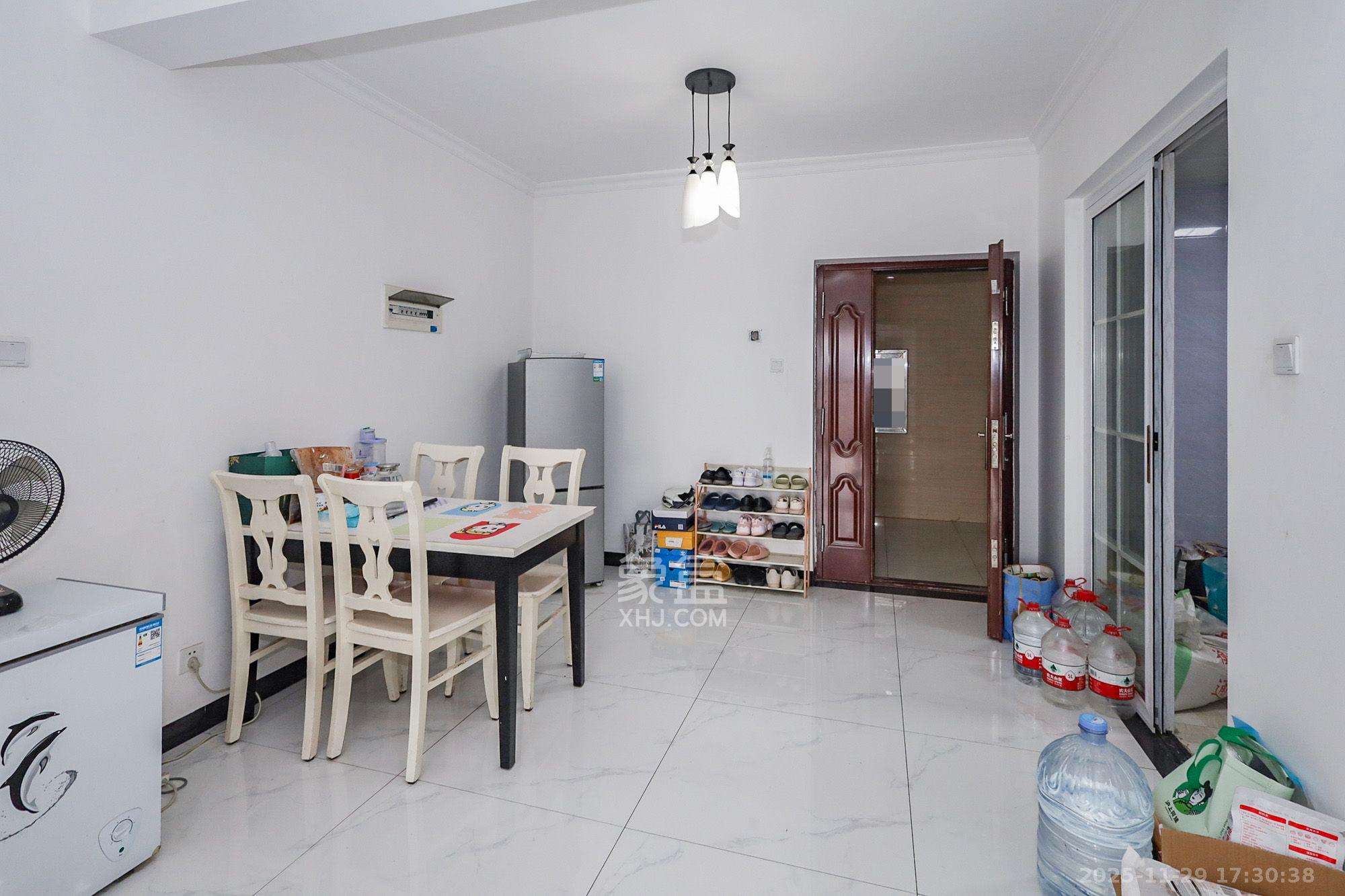 光明E城  3室2厅1卫    2000.0元/月室内图