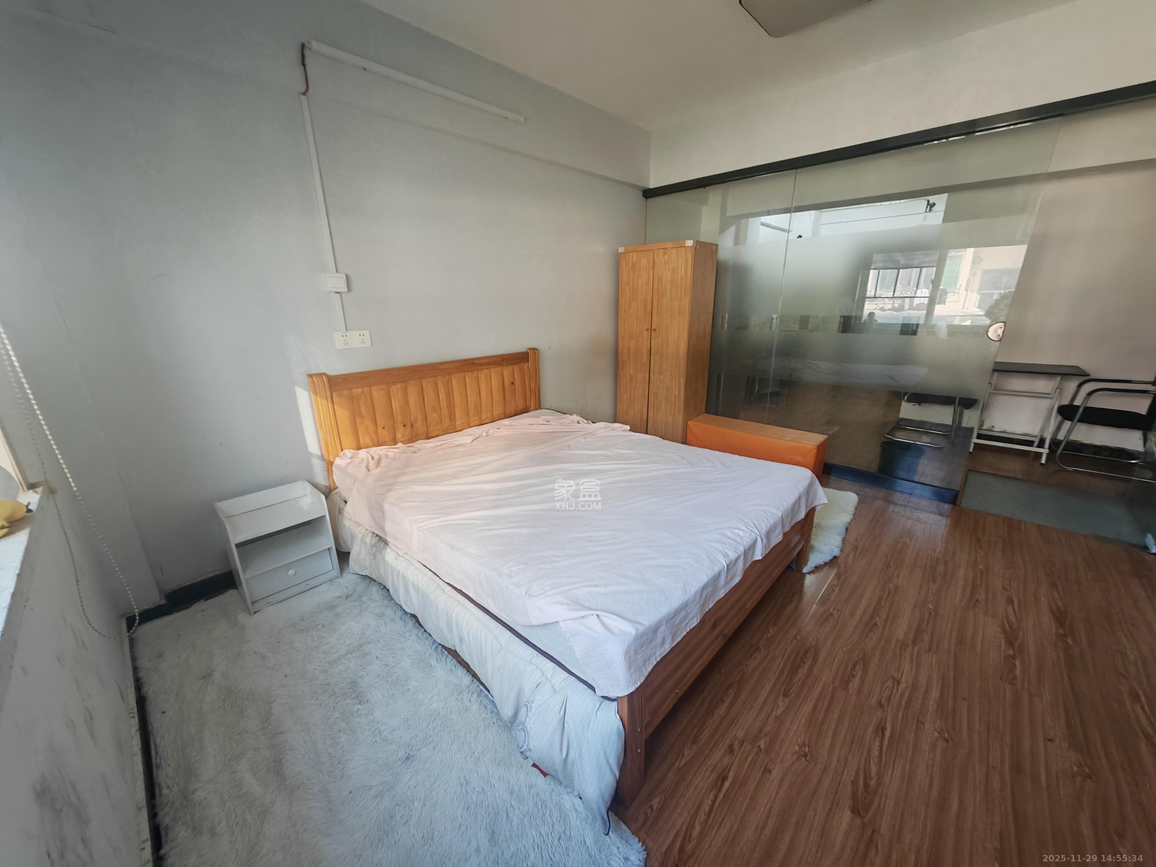 金港湾  1室0厅0卫    1300.0元/月