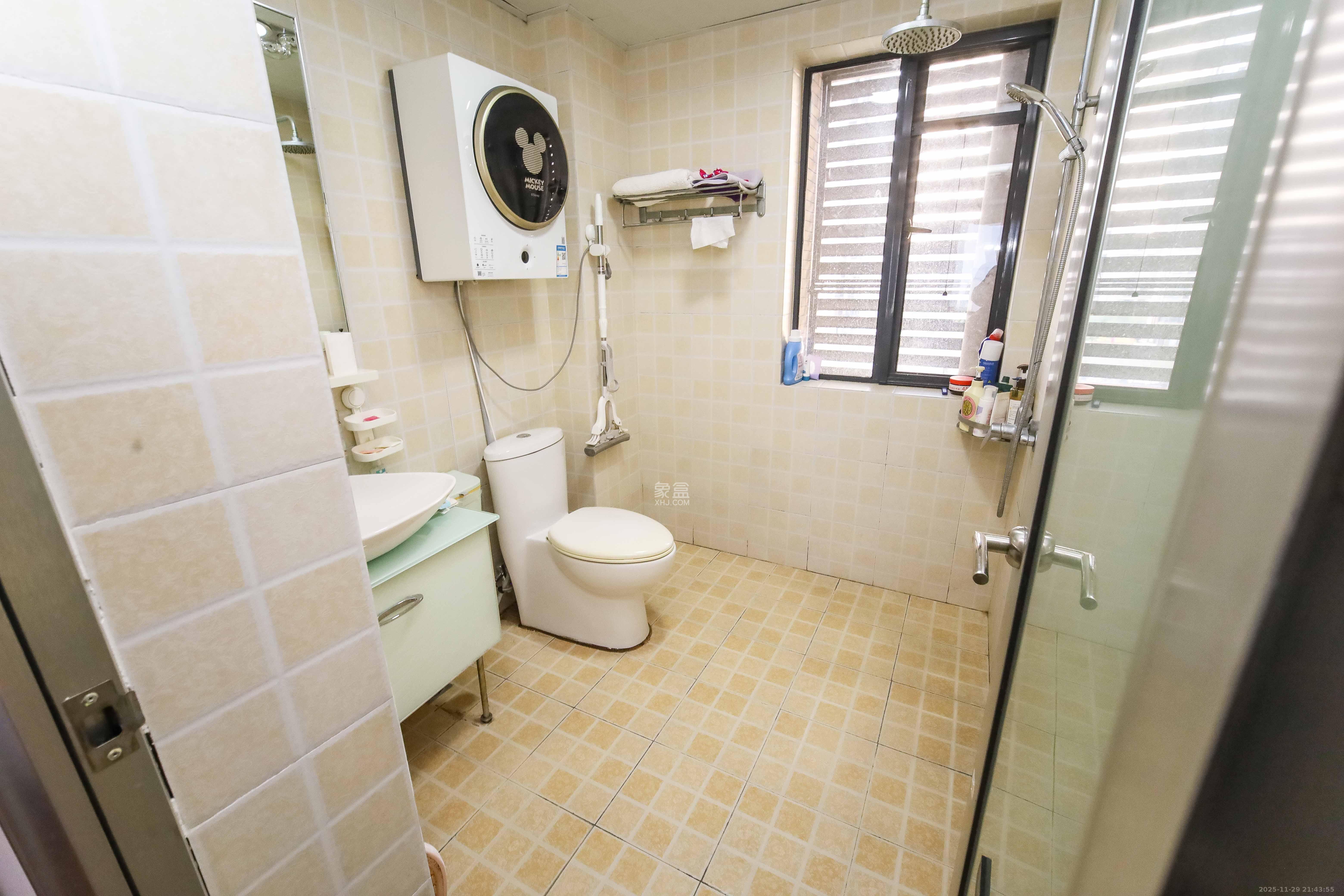 辉煌国际城一期  3室2厅2卫    110.0万卫生间