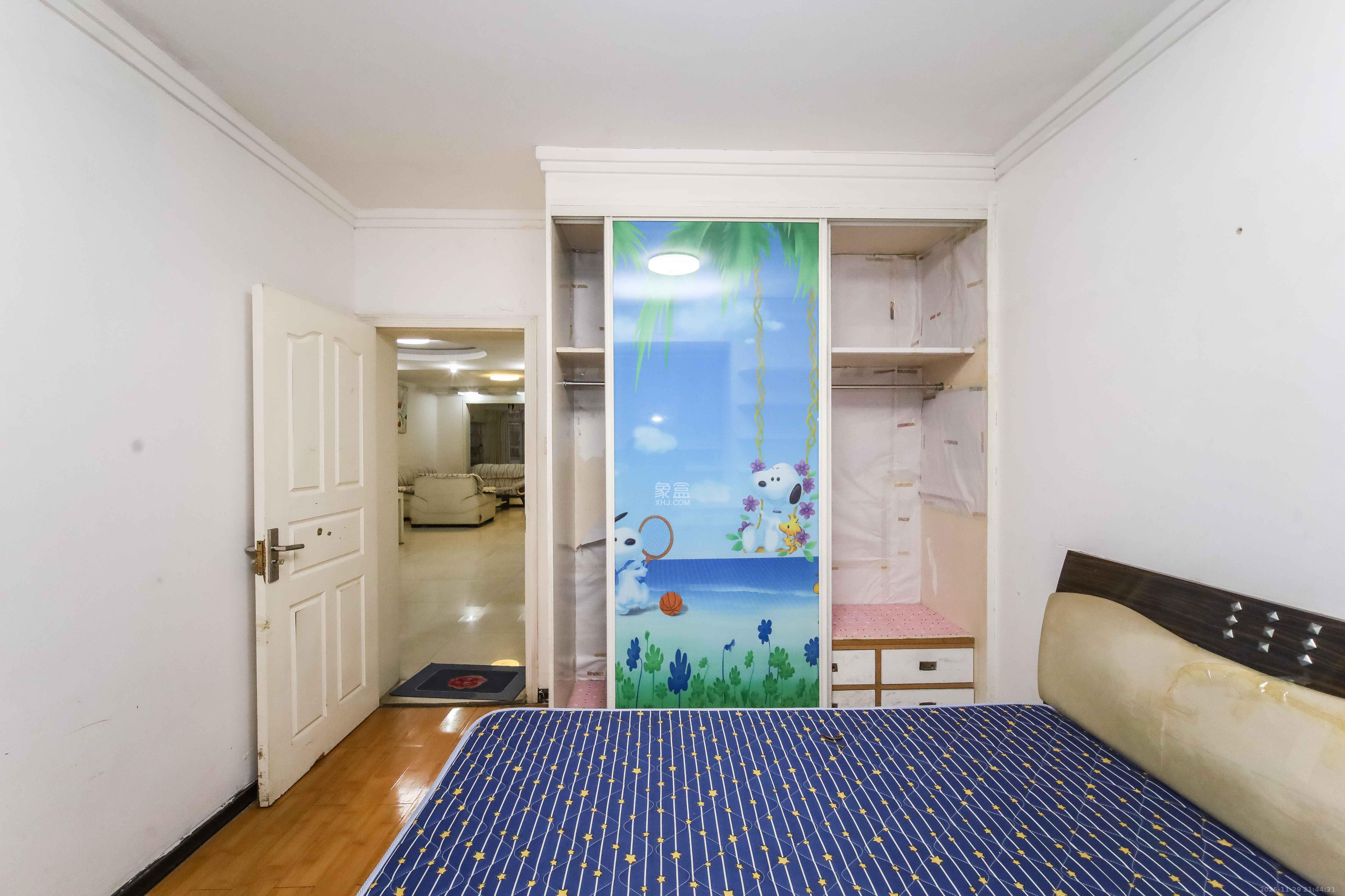 马王堆涂料城  3室2厅1卫    65.0万卧室