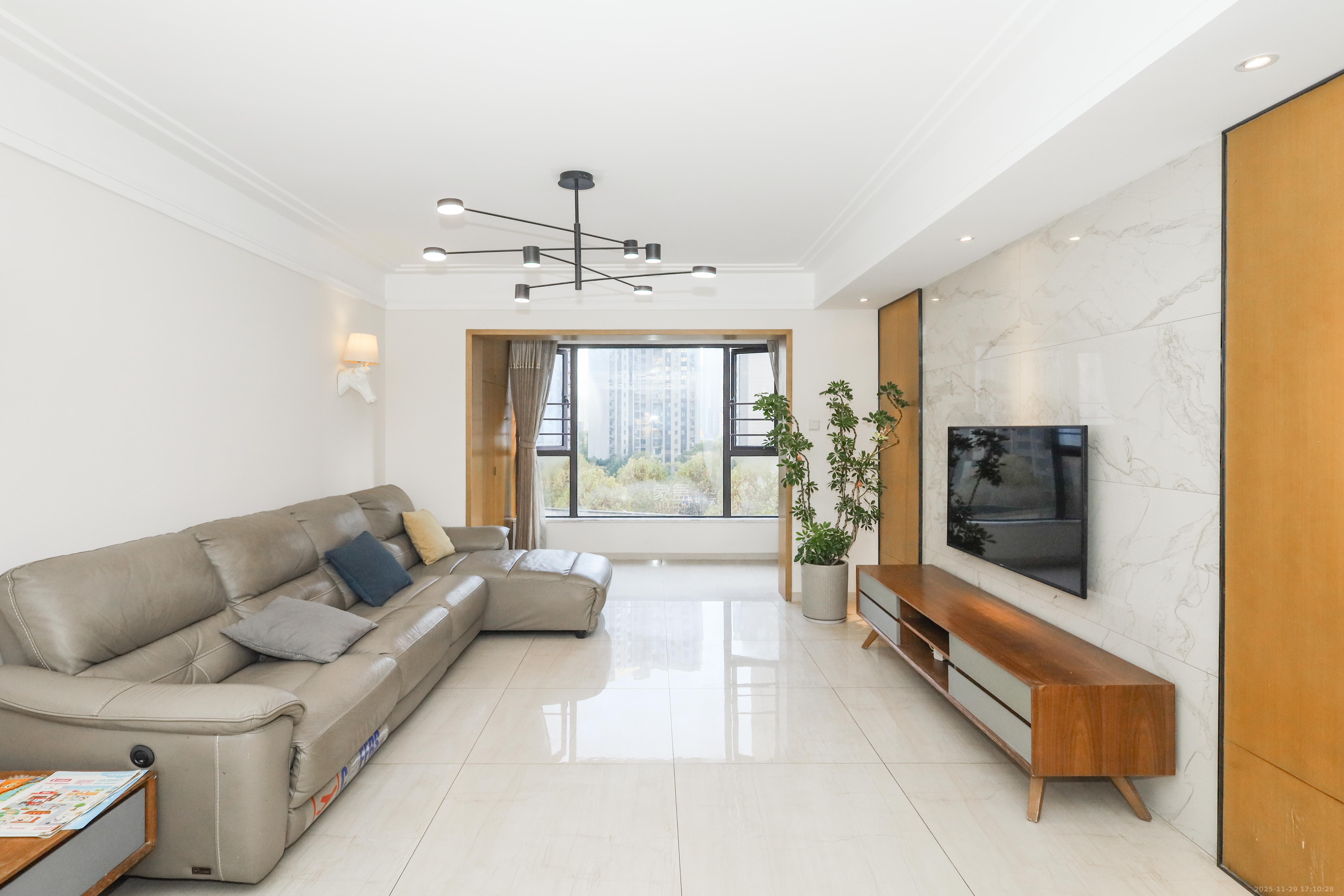 和泓梅溪四季  3室2厅2卫    135.0万