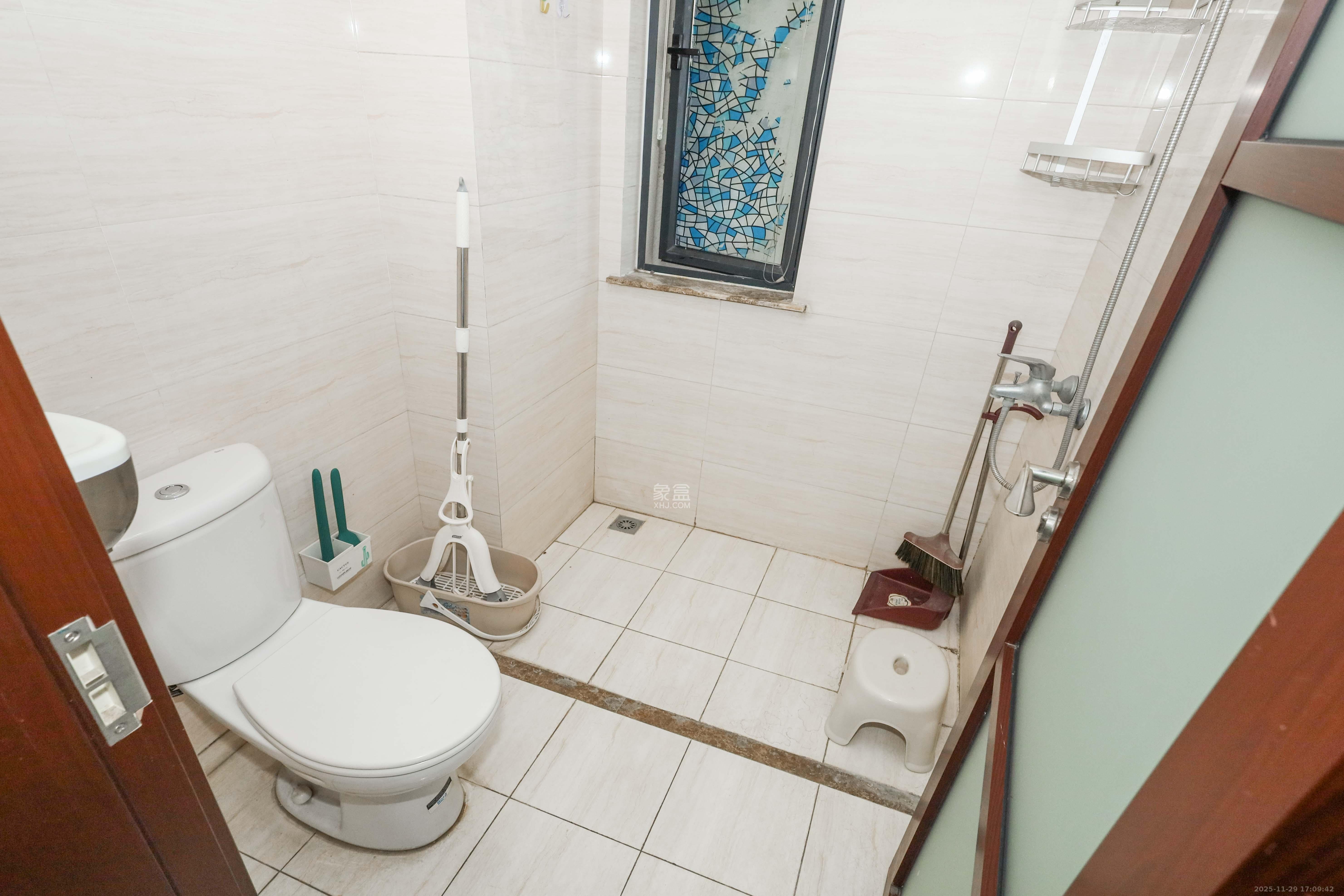 好莱城(弘德西街) 2室2厅1卫 65.8万 好莱城(弘德西街) 2室2厅1卫 65.8万卫生间