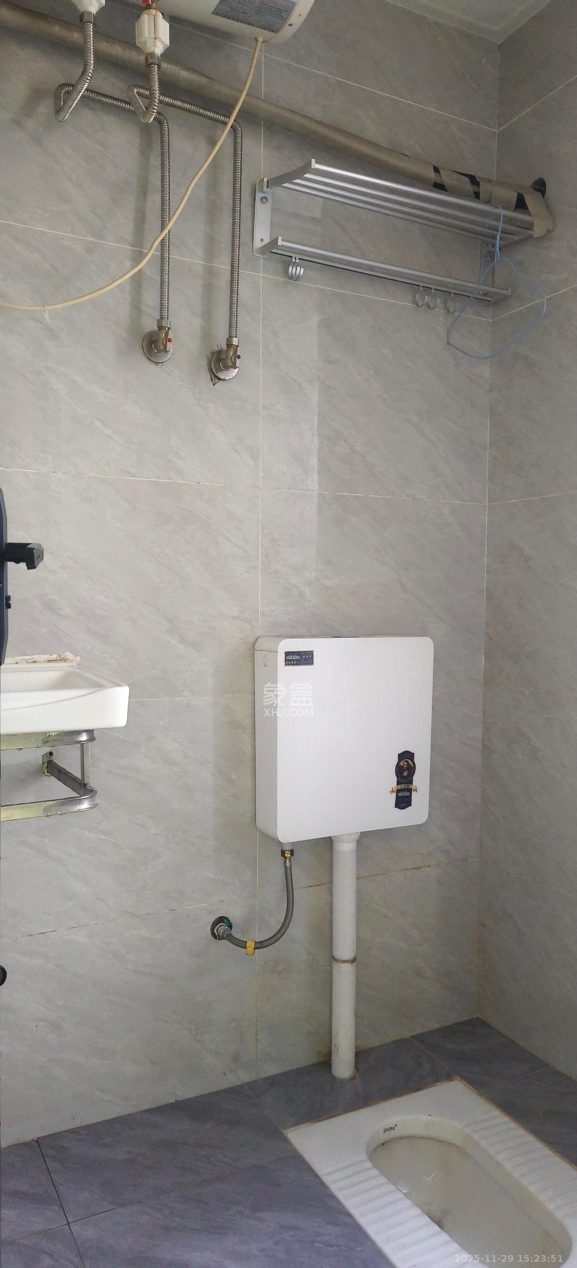 新合四村 1室1厅1卫 1000.0元/月 新合四村 1室1厅1卫 1000.0元/月室内图