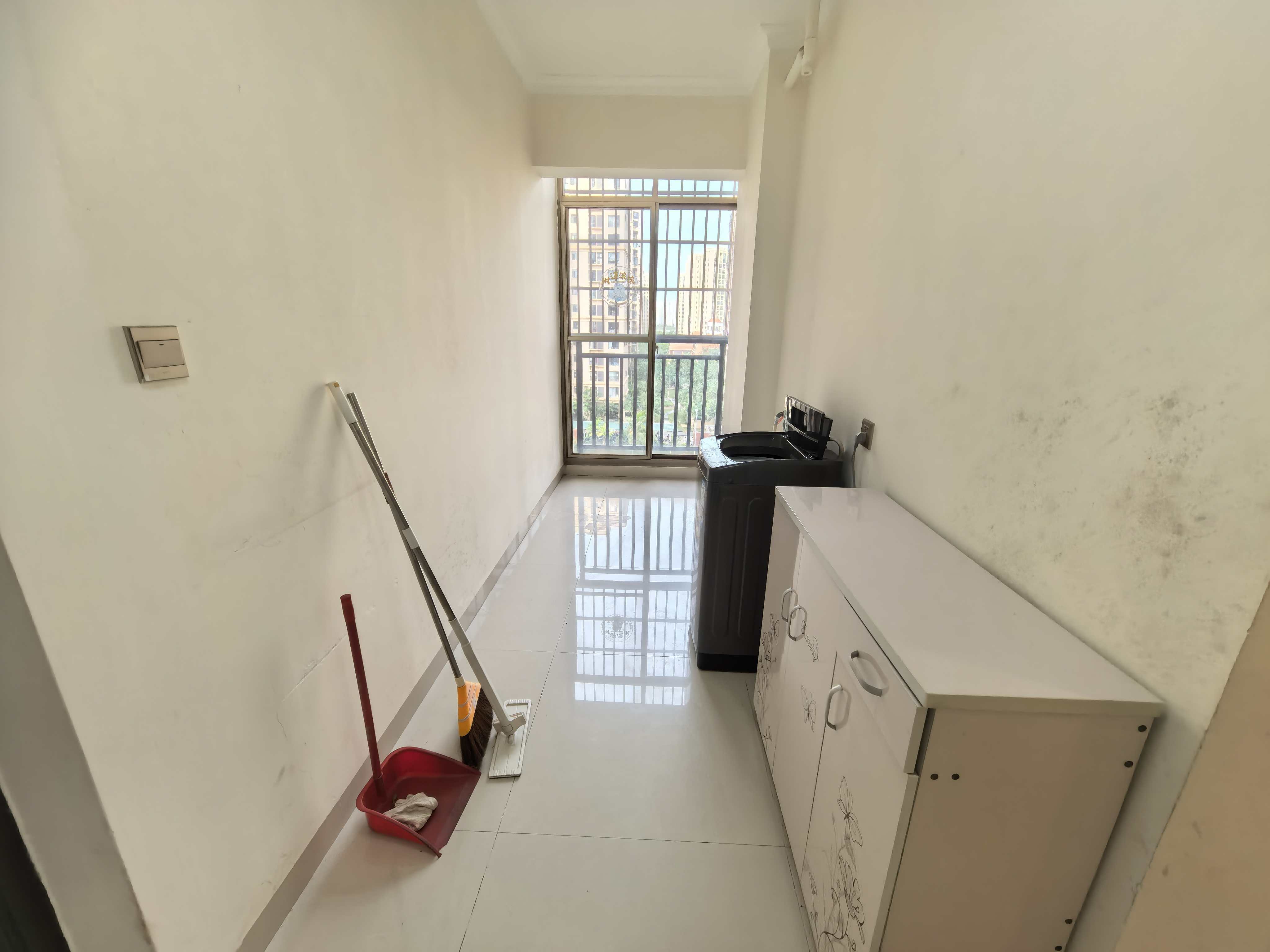 滨江绿都 3室2厅2卫 2700.0元/月 滨江绿都 3室2厅2卫 2700.0元/月室内图