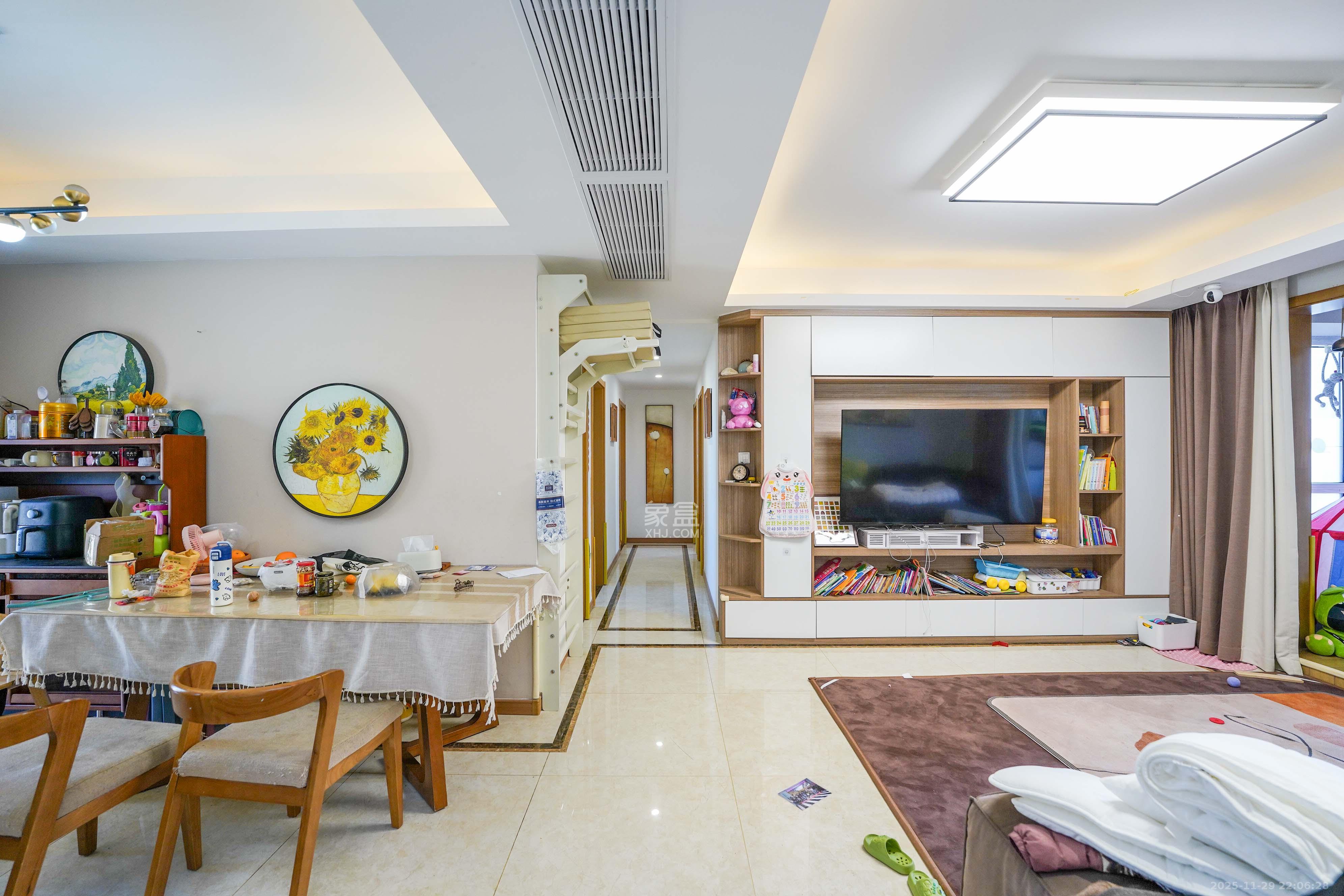 中建璟和城 4室2厅2卫 115.0万 中建璟和城 4室2厅2卫 115.0万客厅