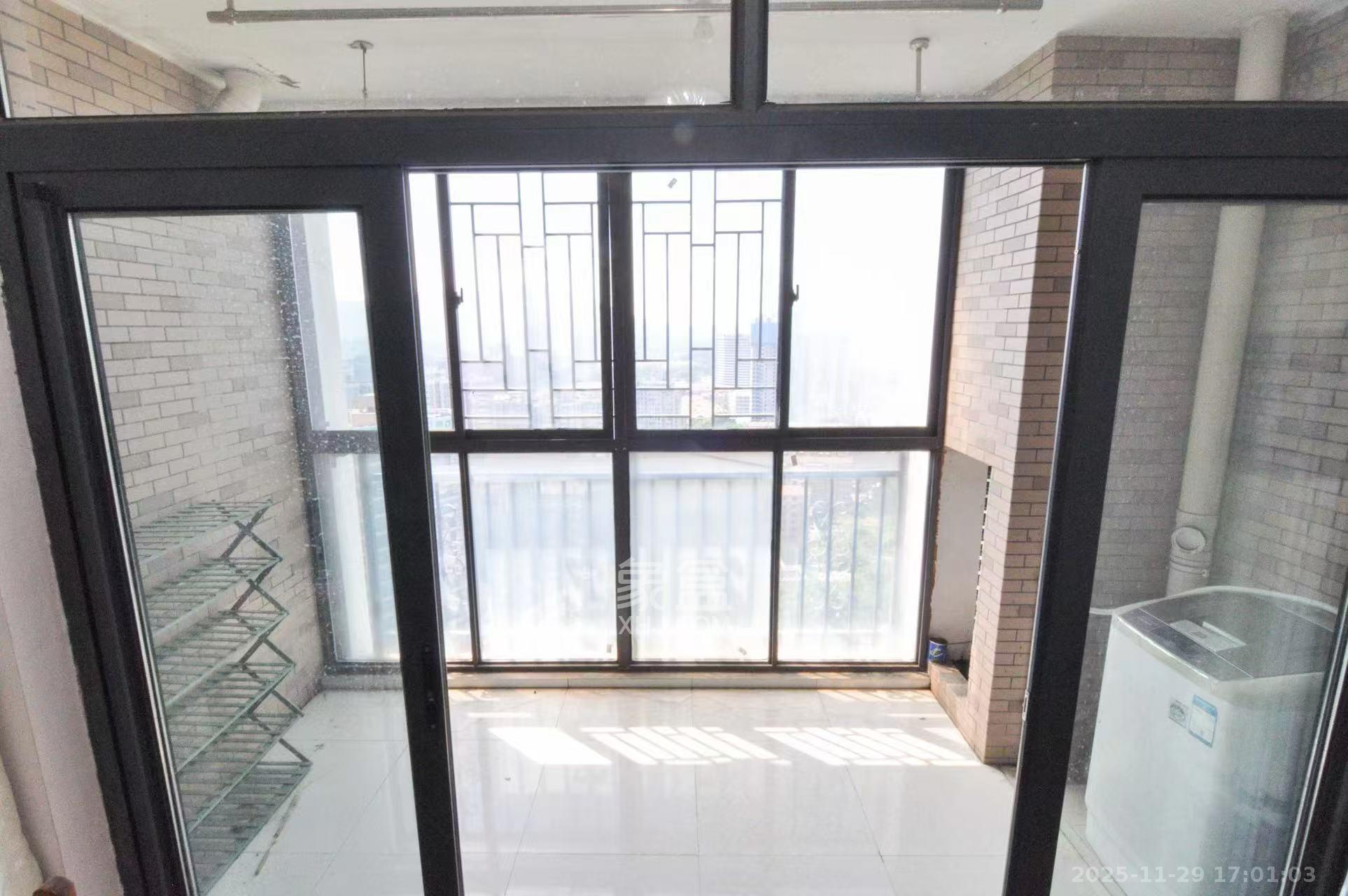 西点公园里  2室2厅1卫    2200.0元/月室内图