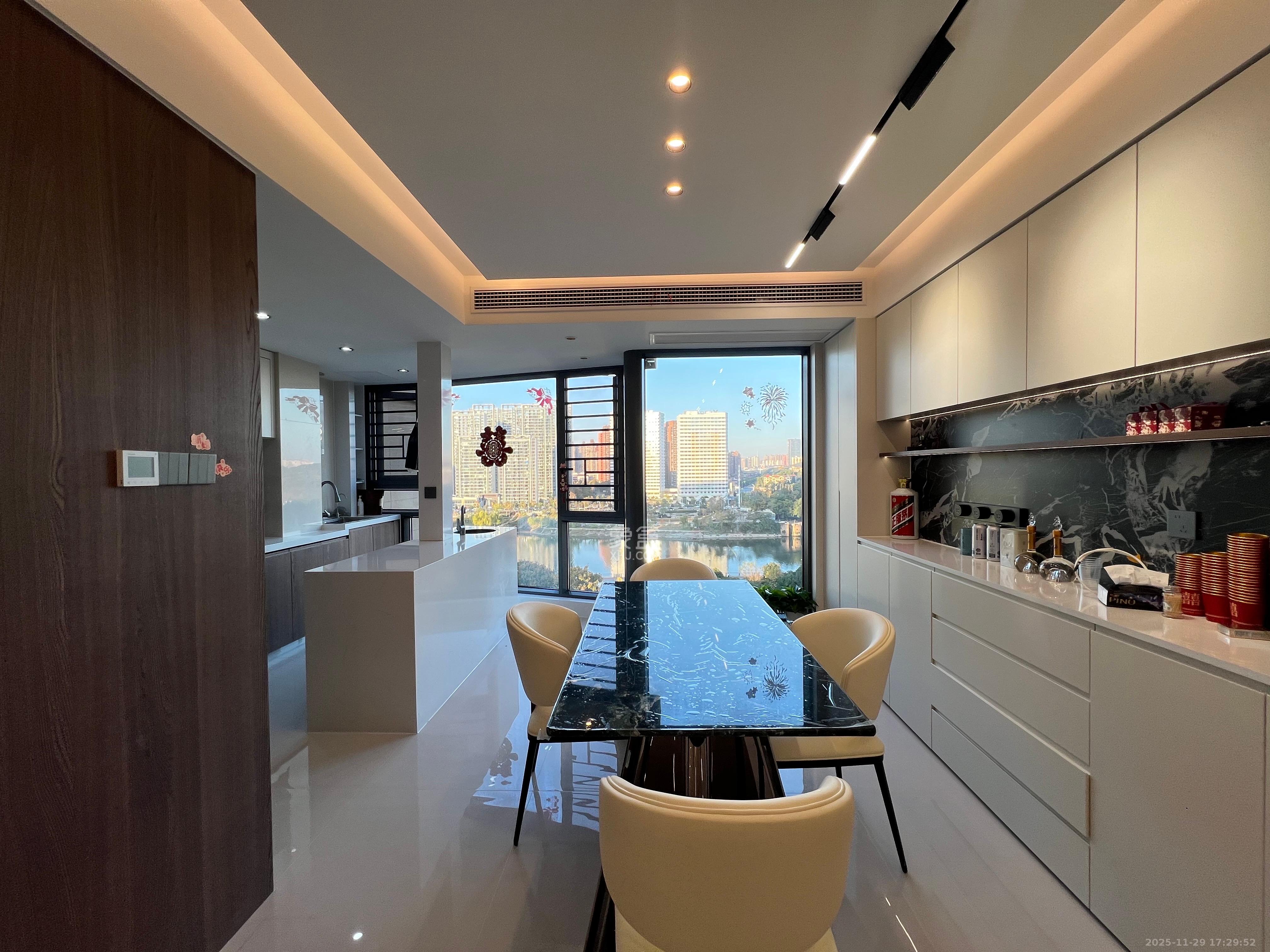 嘉雨东苑 4室2厅2卫 10000.0元/月 嘉雨东苑 4室2厅2卫 10000.0元/月室内图