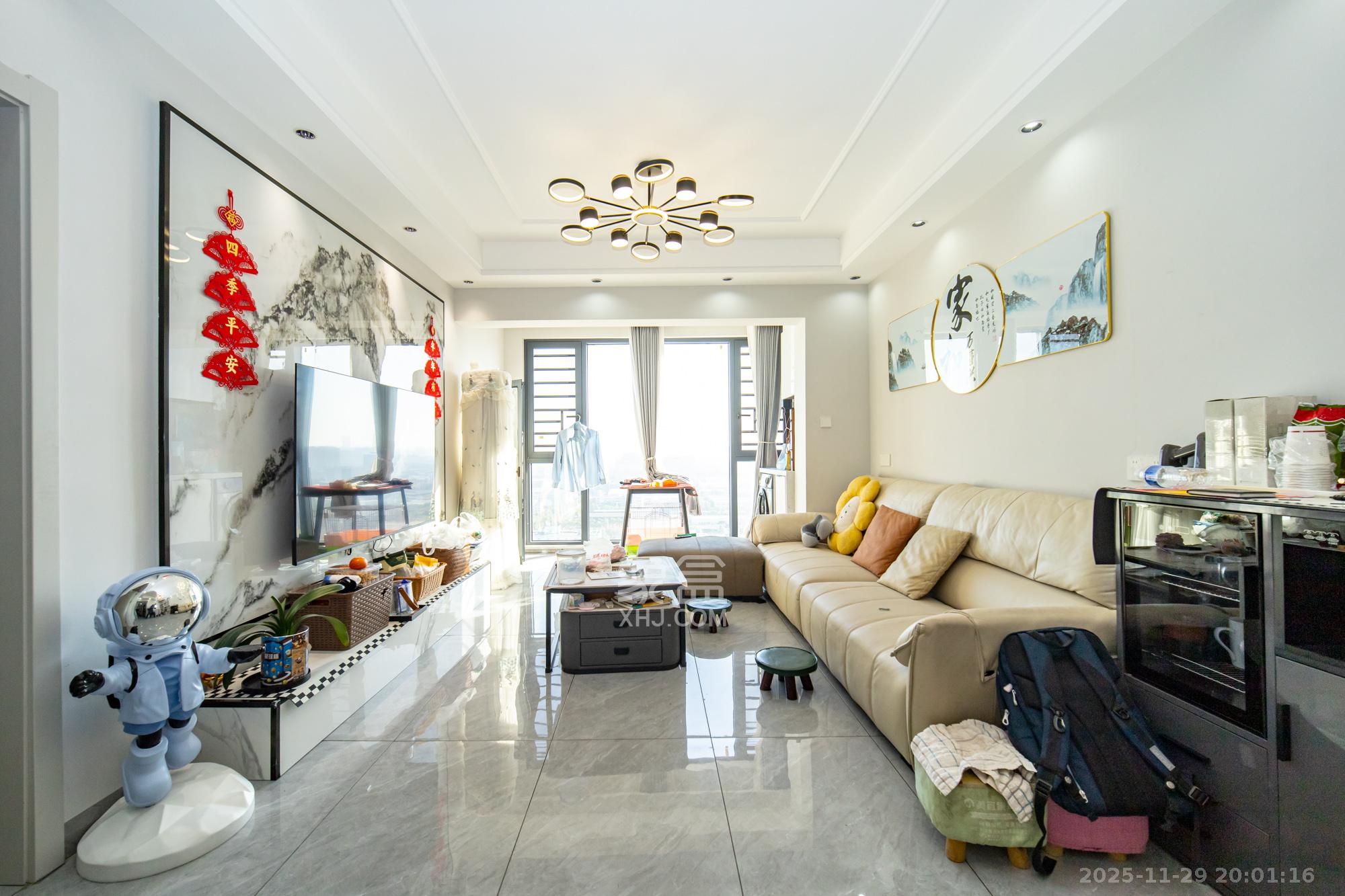 新长海广场 3室2厅1卫 69.8万 新长海广场 3室2厅1卫 69.8万客厅