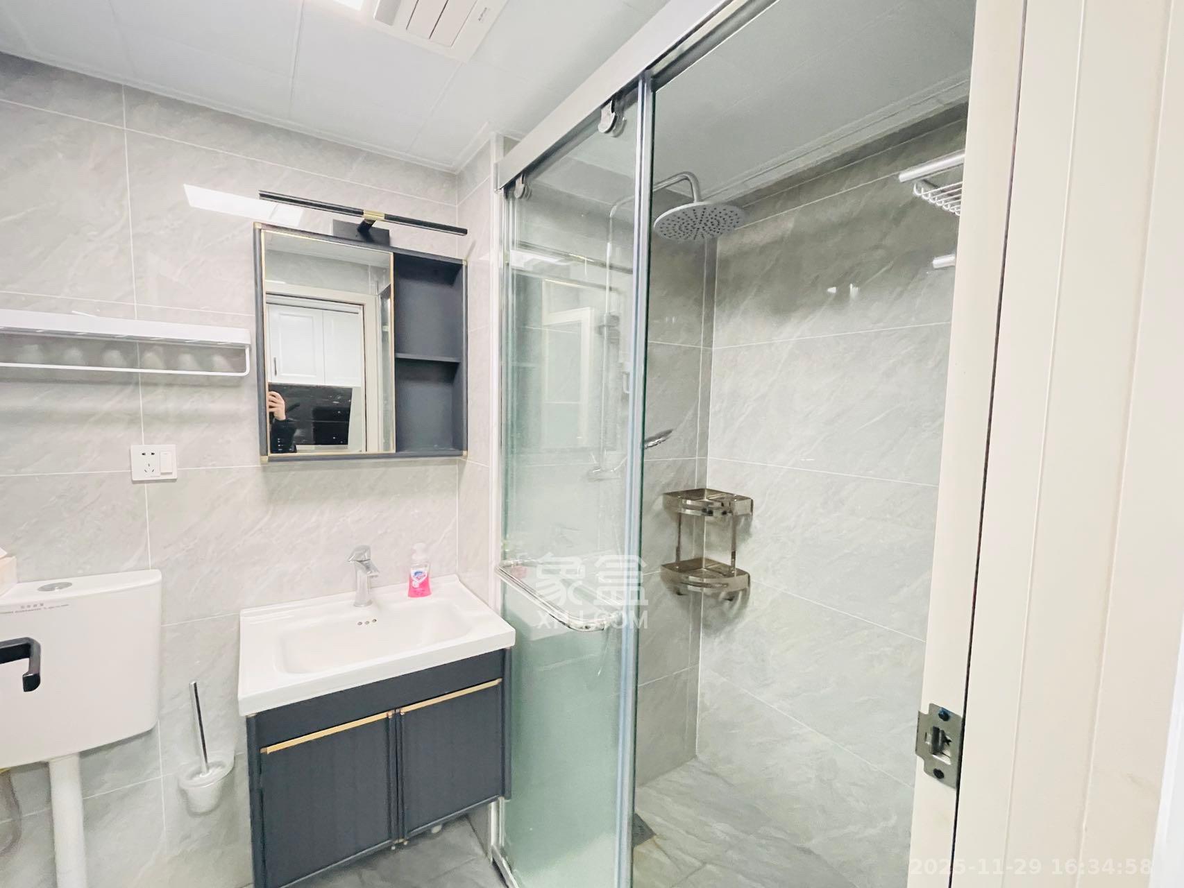 中海珑悦府  1室1厅1卫    1300.0元/月室内图