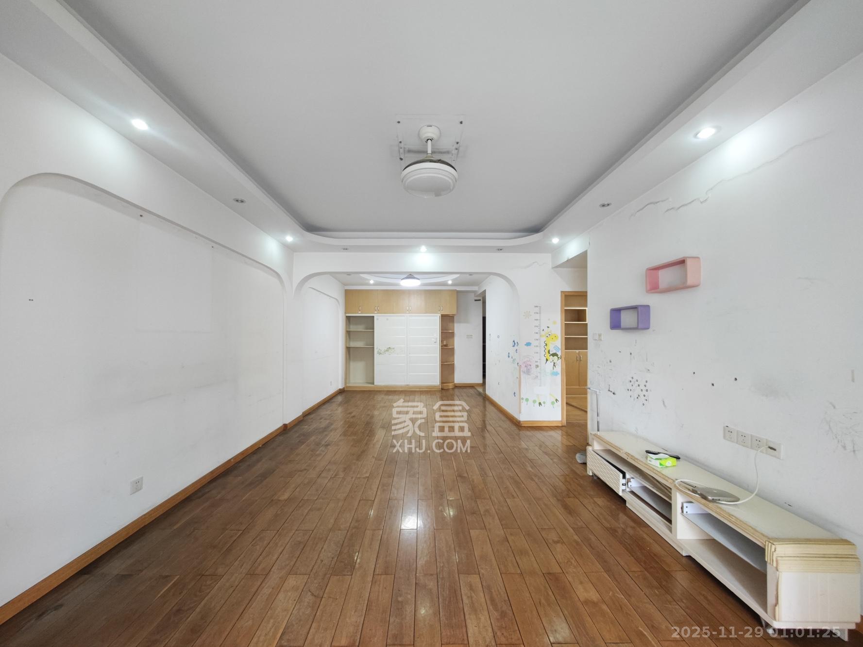 水岸天际（一期、二期）  3室2厅2卫    99.8万