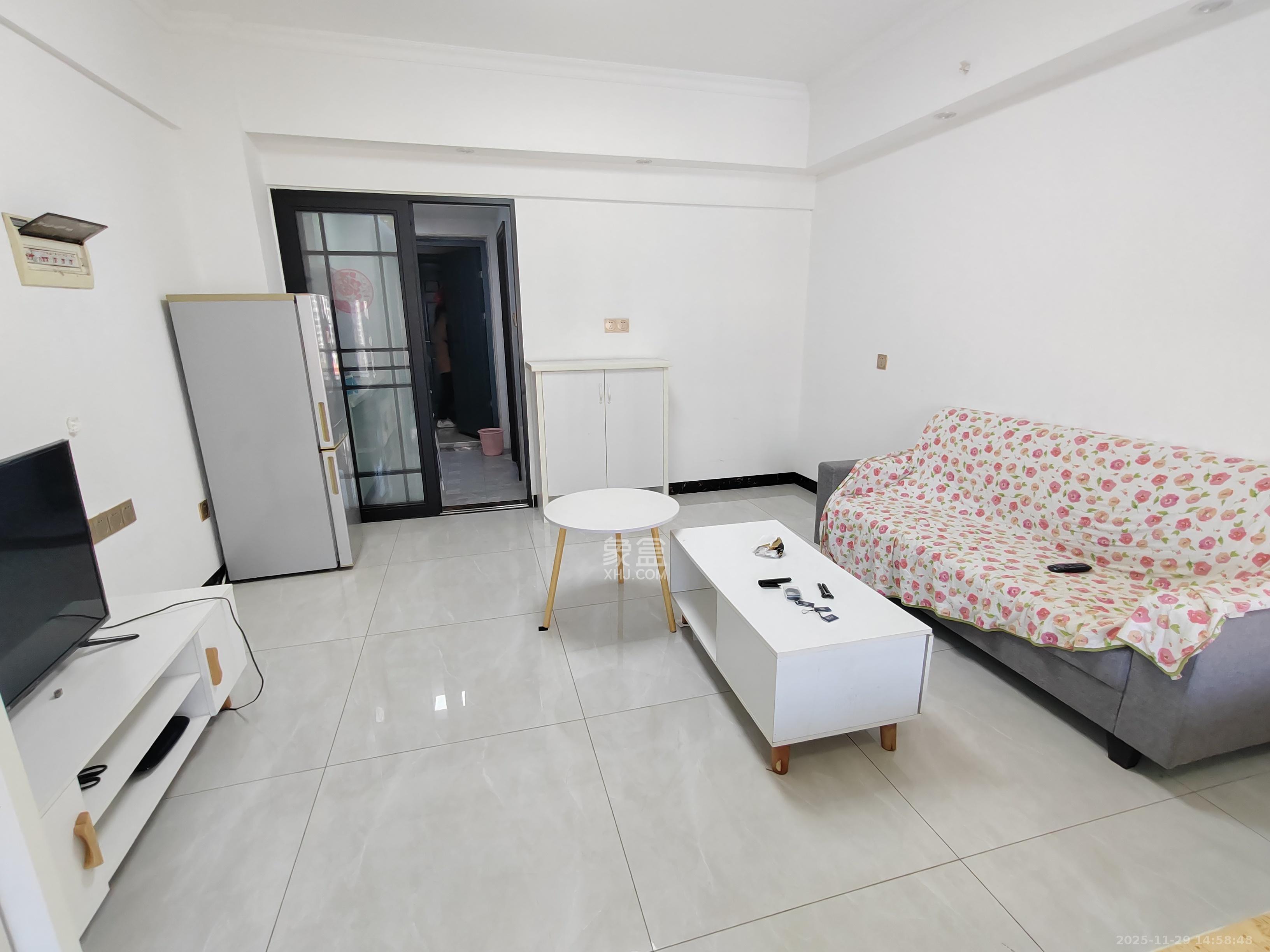 山与墅  1室1厅1卫    1300.0元/月