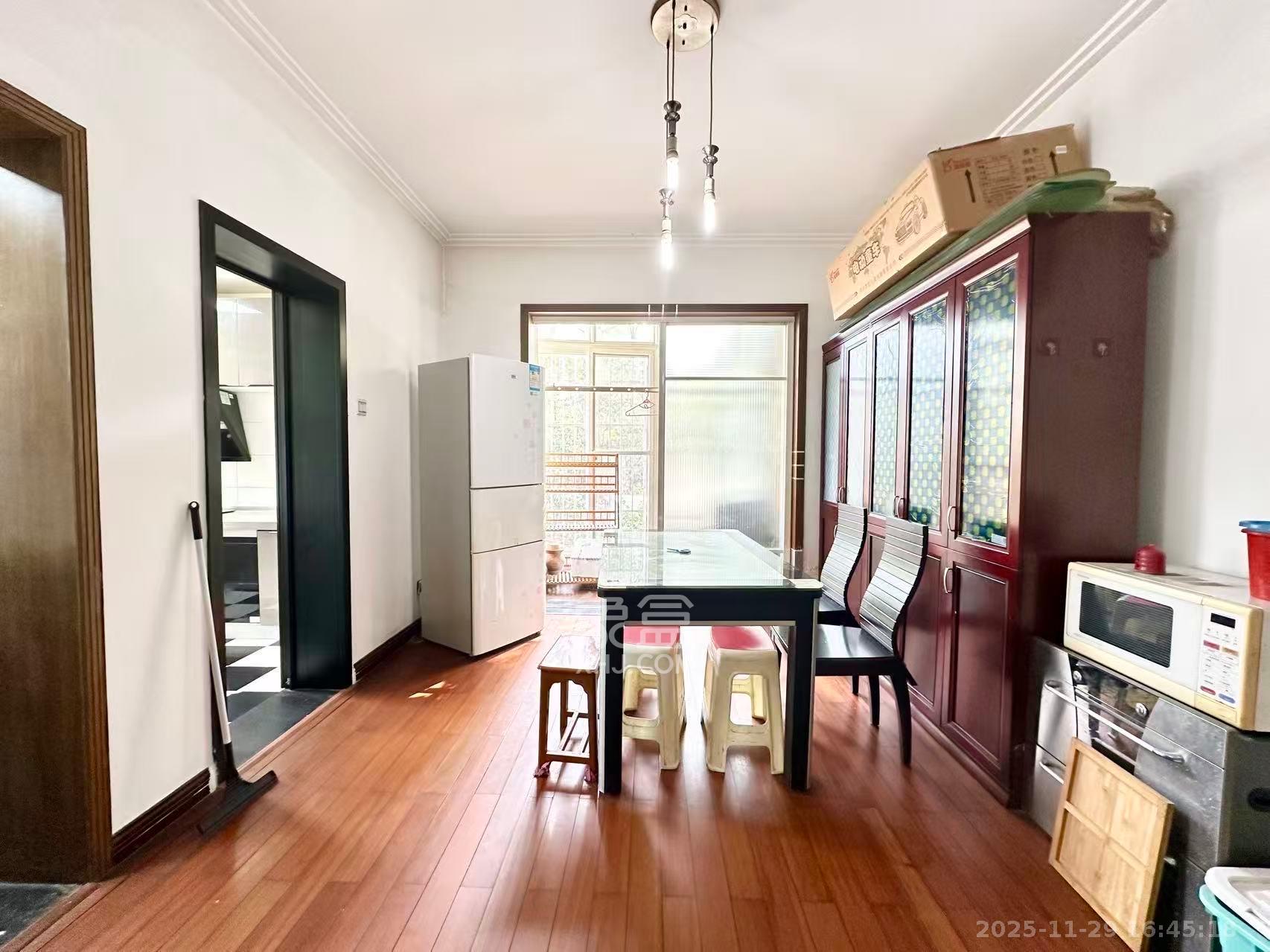 金帆小区  4室2厅2卫    2000.0元/月室内图