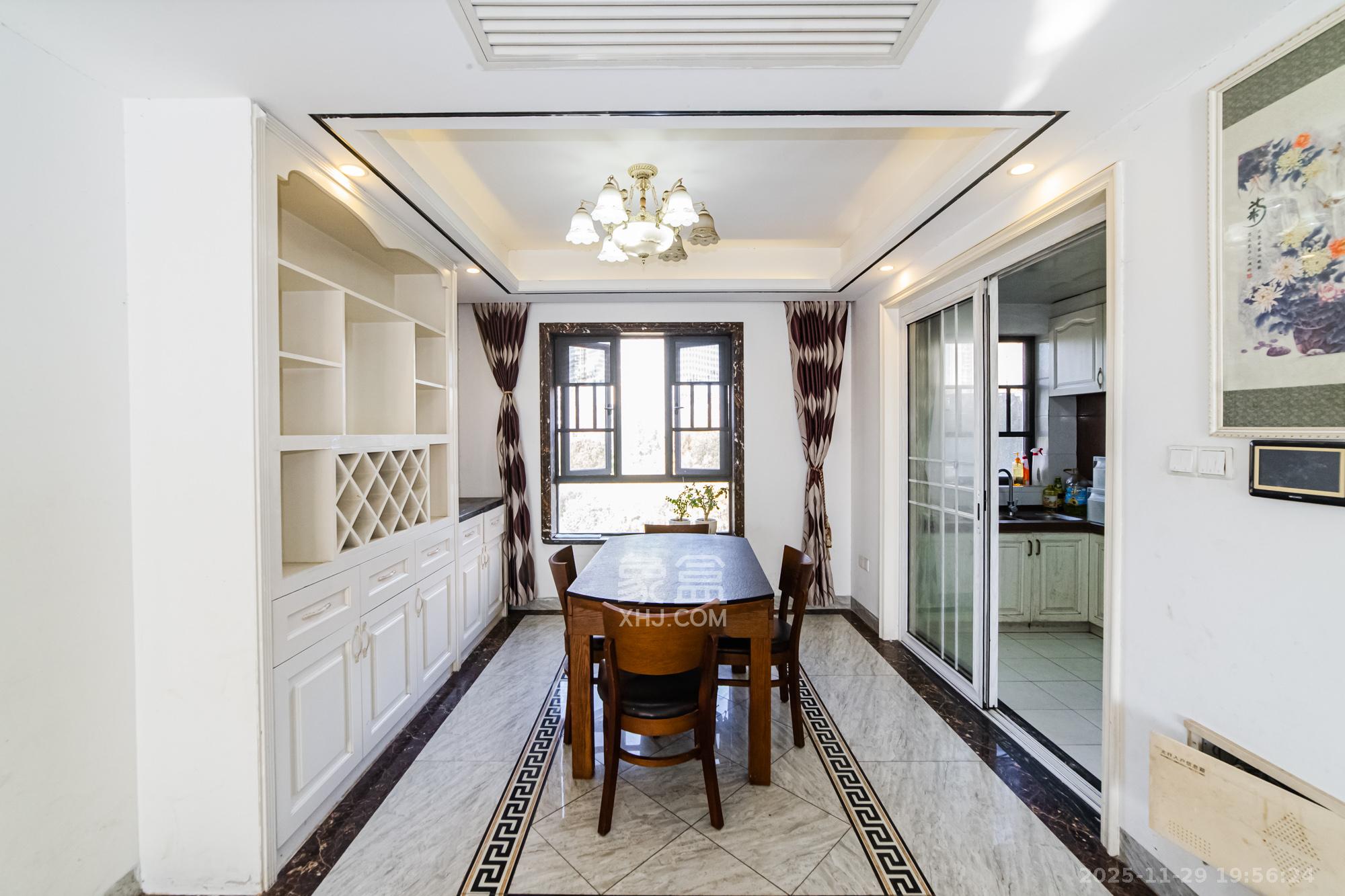 五矿沁园金城（春和景园）  1室2厅2卫    126.0万客厅