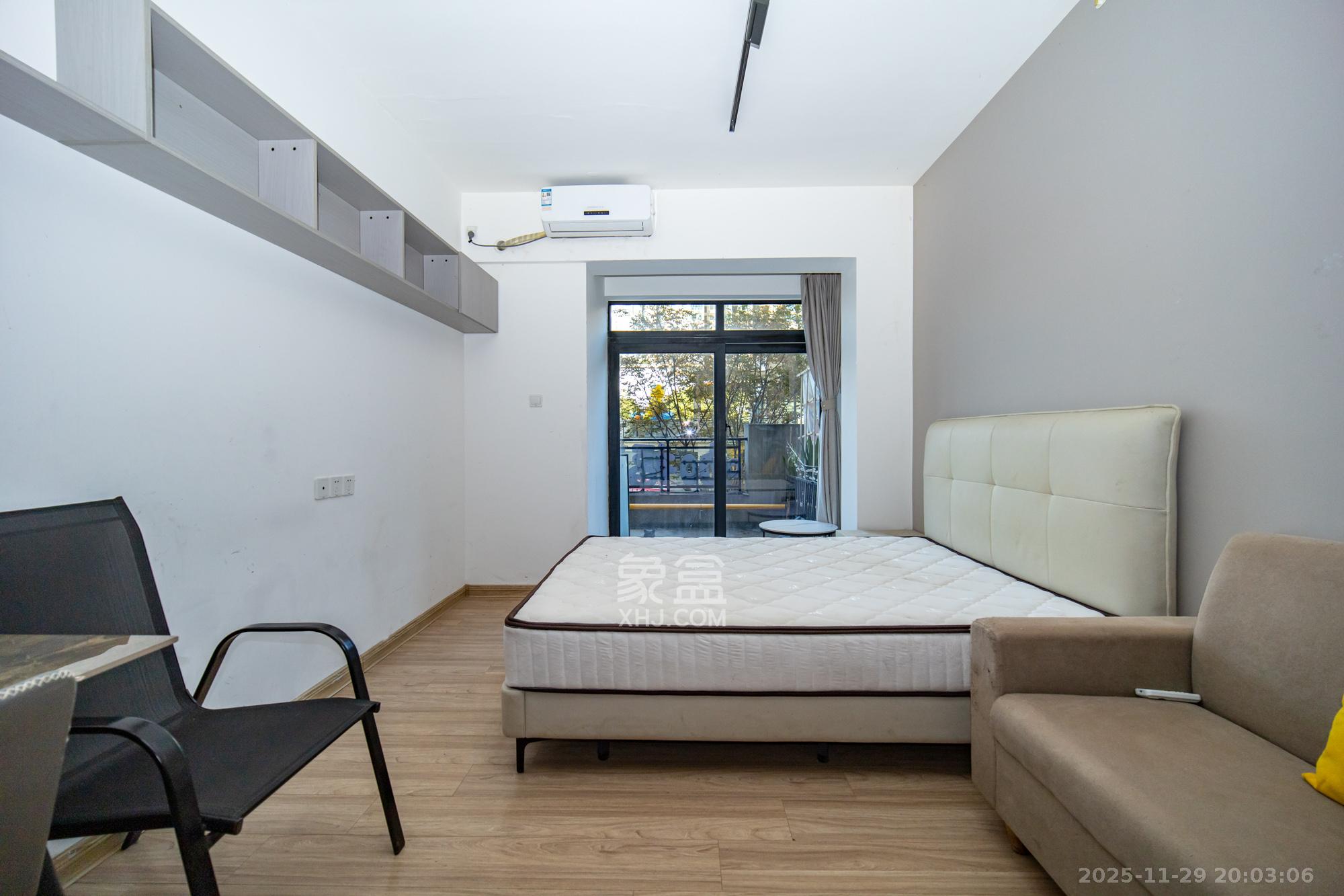 新长海漓湘悦 1室1厅1卫 21.0万 新长海漓湘悦 1室1厅1卫 21.0万客厅