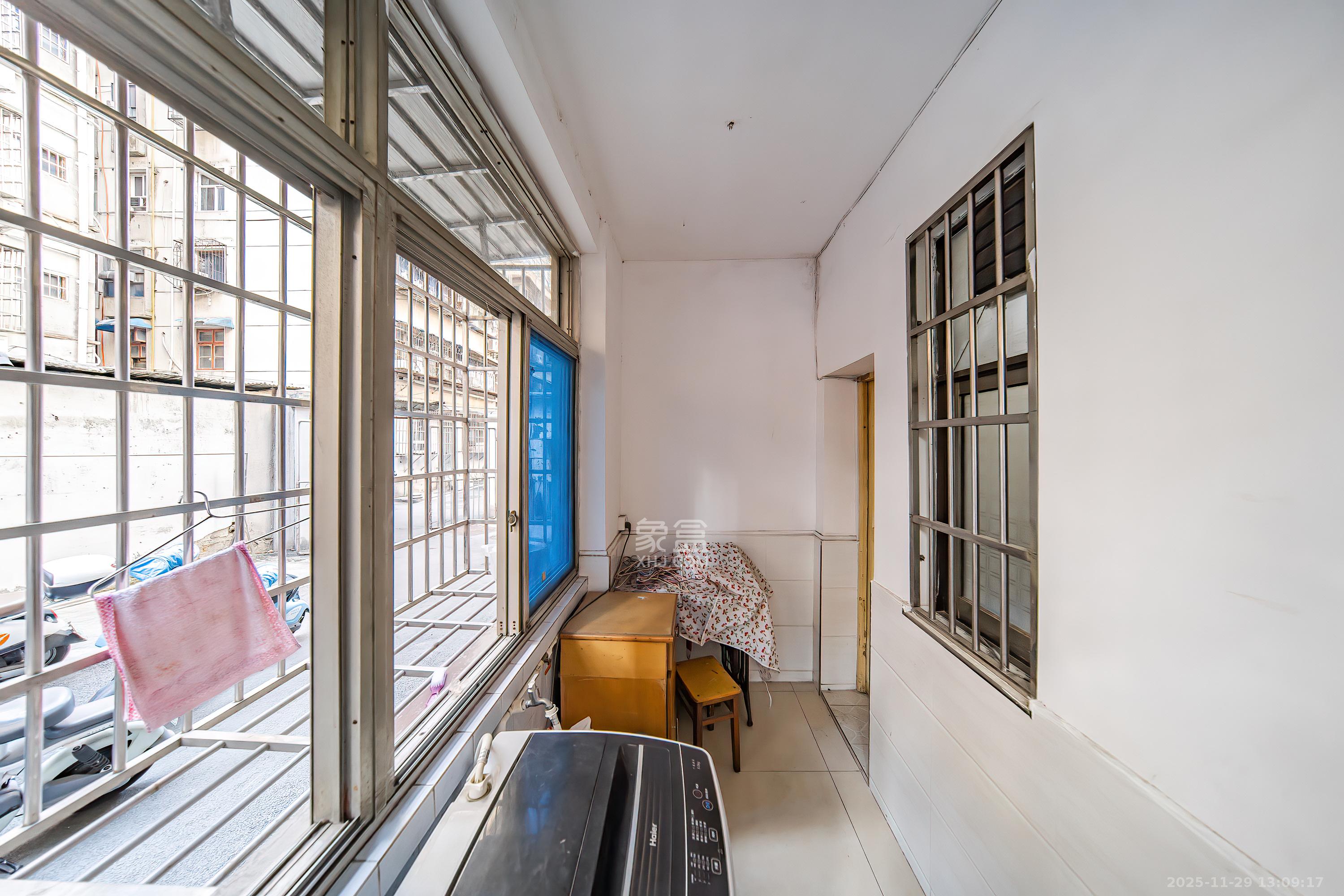 上麻园岭散盘 3室2厅1卫 59.8万 上麻园岭散盘 3室2厅1卫 59.8万阳台